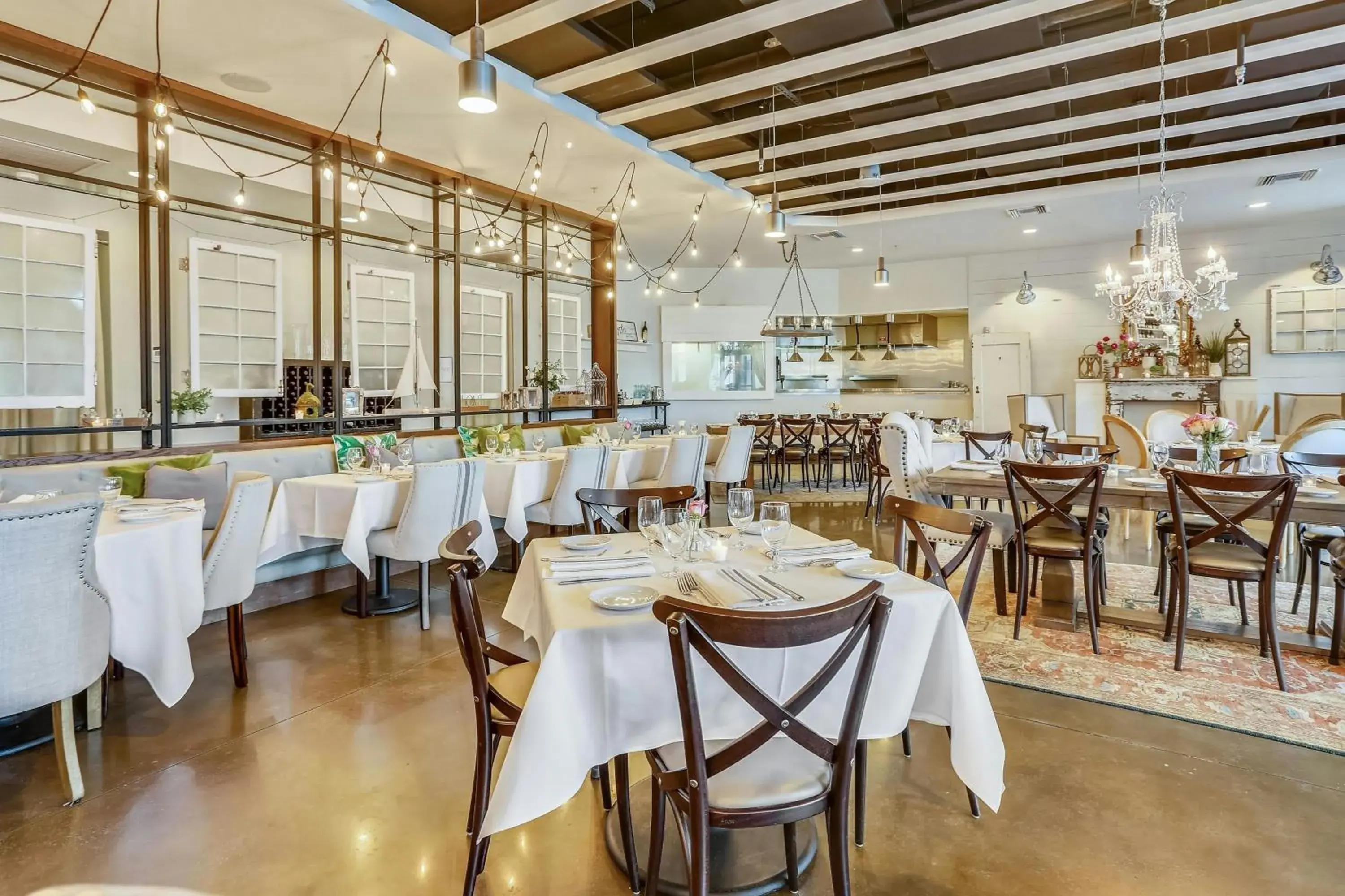 Restaurant/places to eat in Waterline Villas & Marina, Autograph Collection Restaurant/places to eat in Waterline Villas & Marina, Autograph Collection