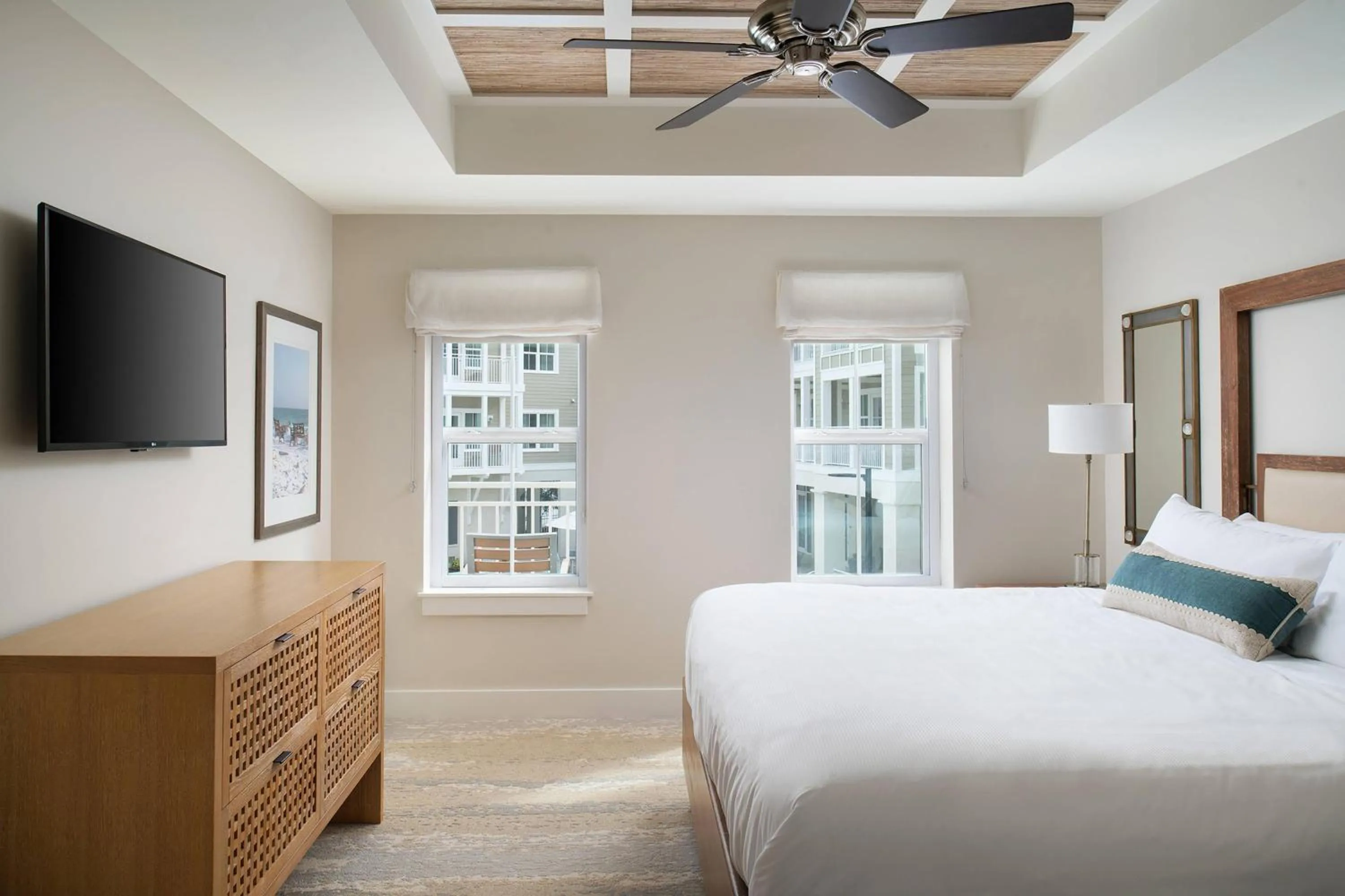 Bedroom, Bed in Waterline Villas & Marina, Autograph Collection