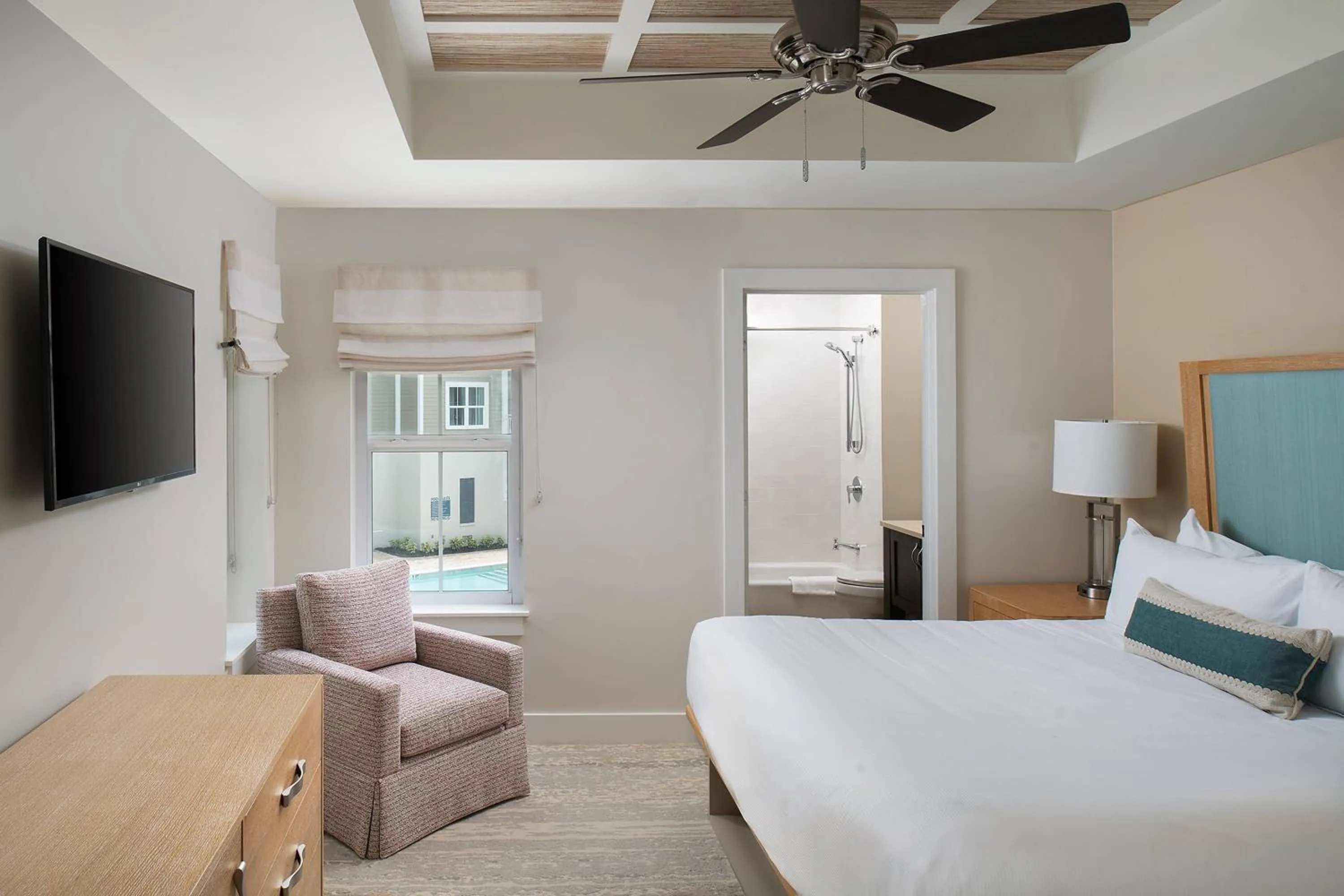 Bedroom, Bed in Waterline Villas & Marina, Autograph Collection