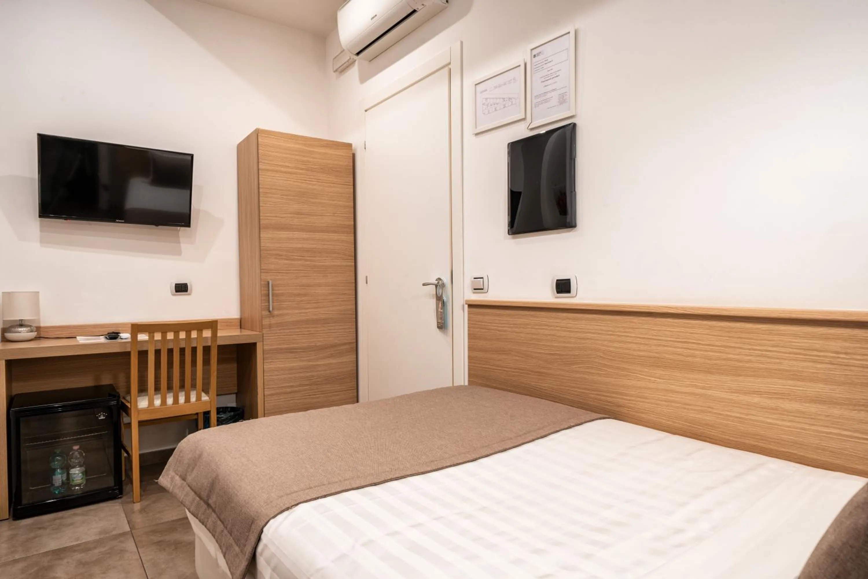 Bedroom, Bed in Hotel Paolo II