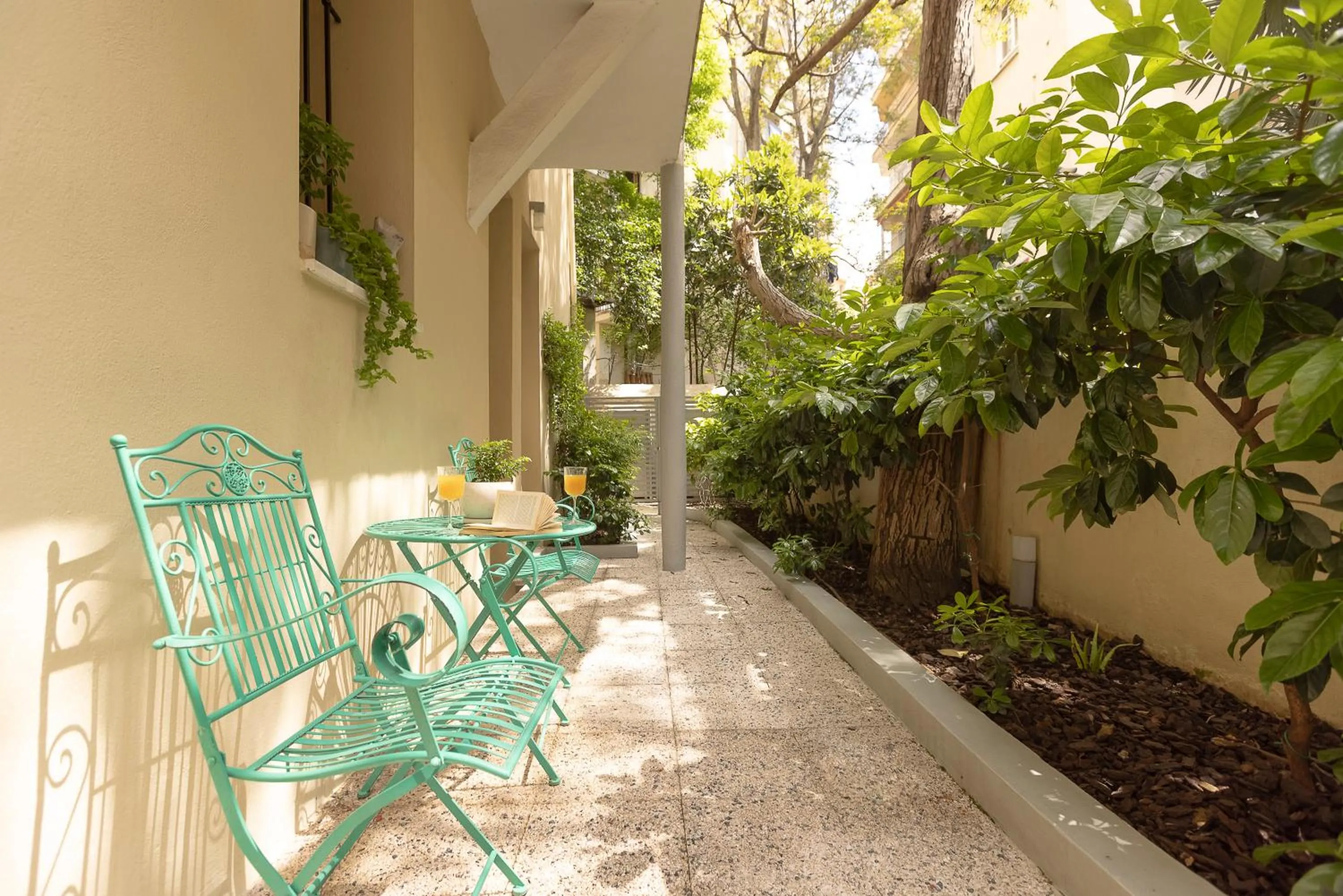 Garden in Gatto Perso Luxury Studios And Apartments