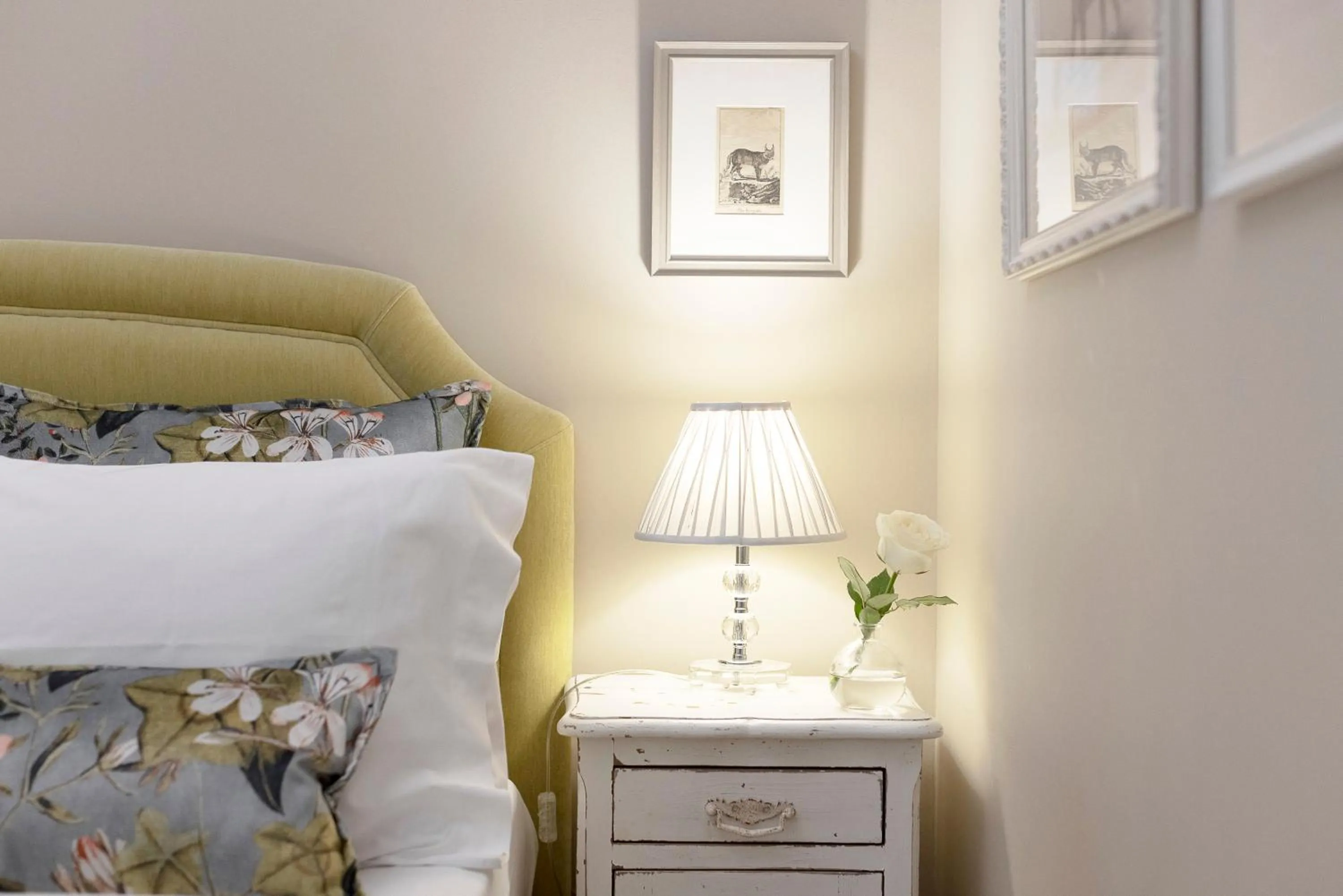 Decorative detail, Bed in Gatto Perso Luxury Studios And Apartments