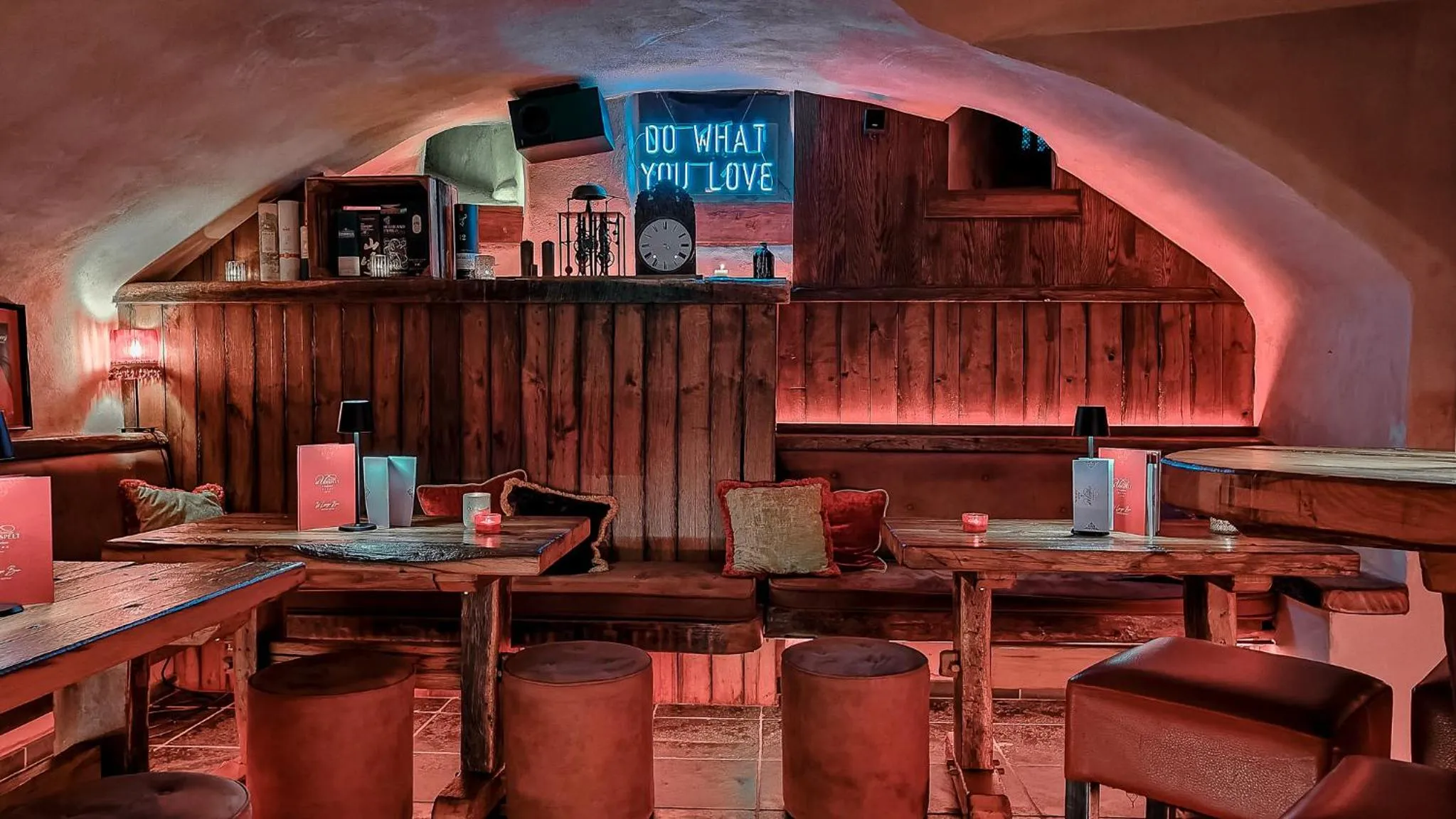 Lounge or bar in Chateau d'Urspelt