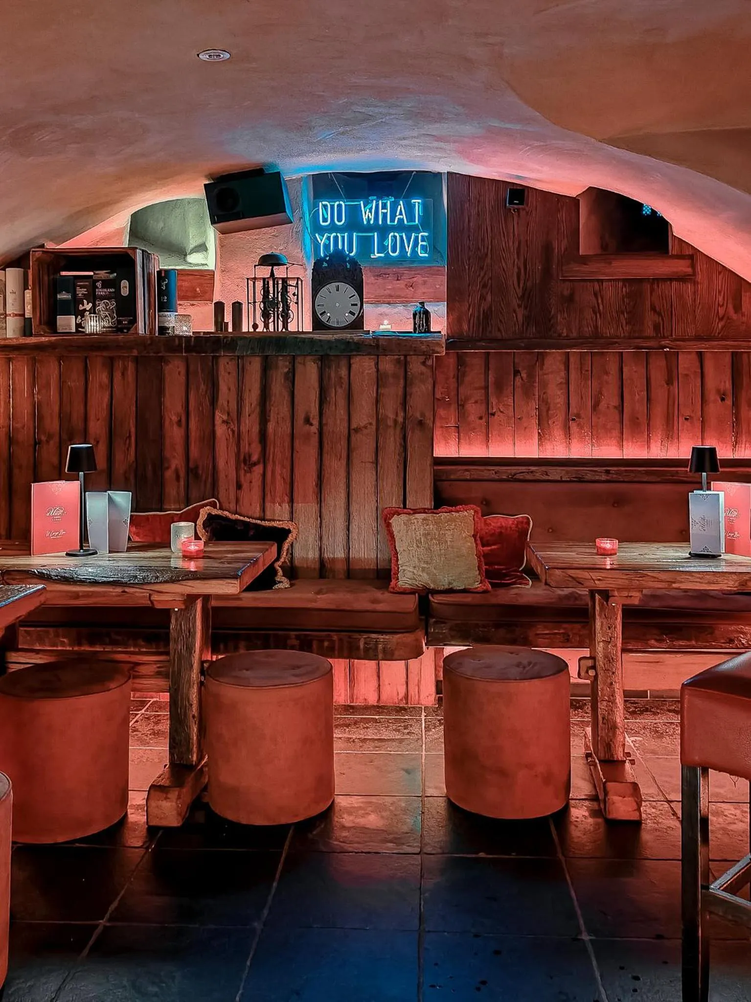 Lounge or bar in Chateau d'Urspelt