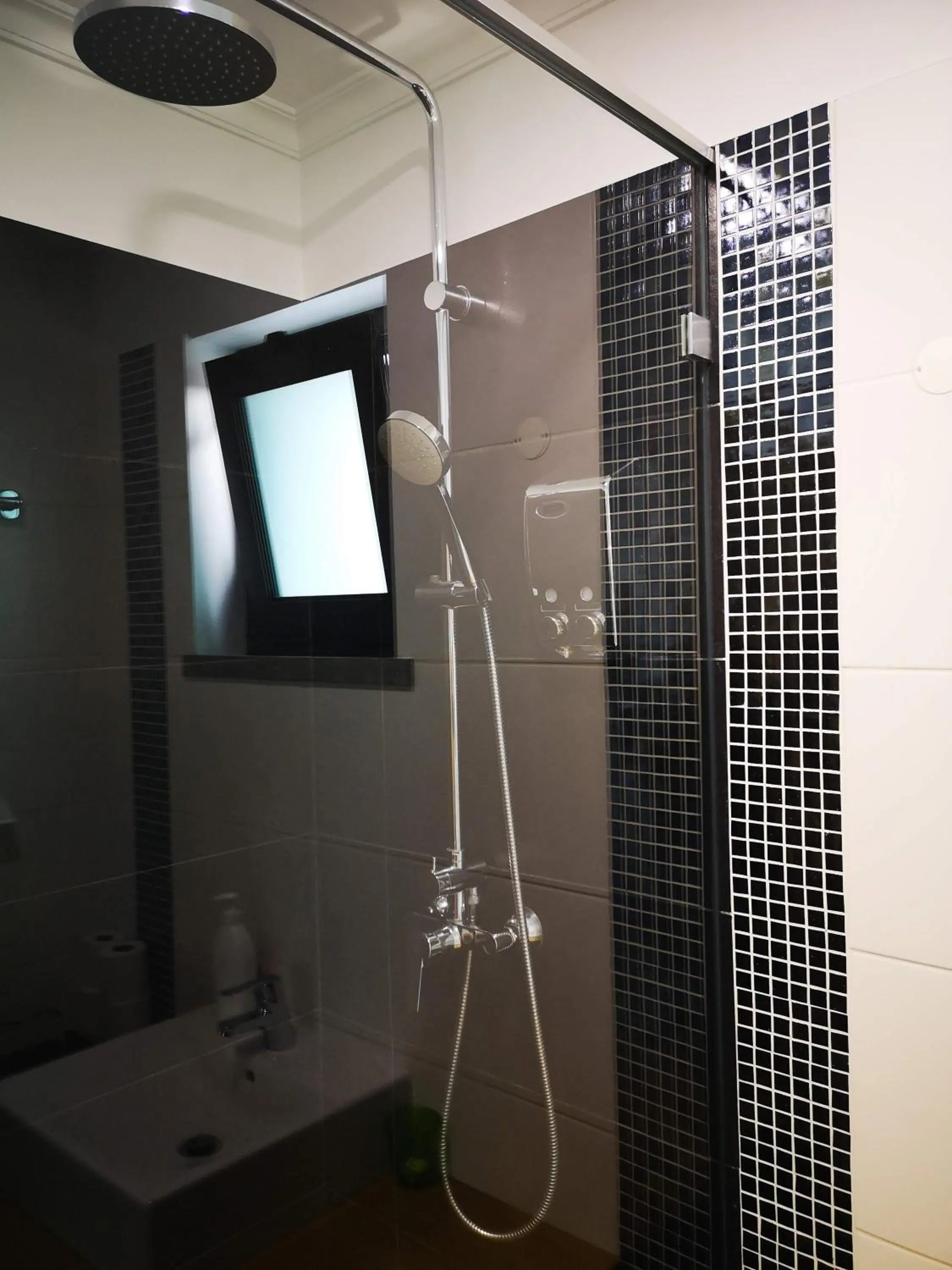 Shower in Casa dos Avós Apartments
