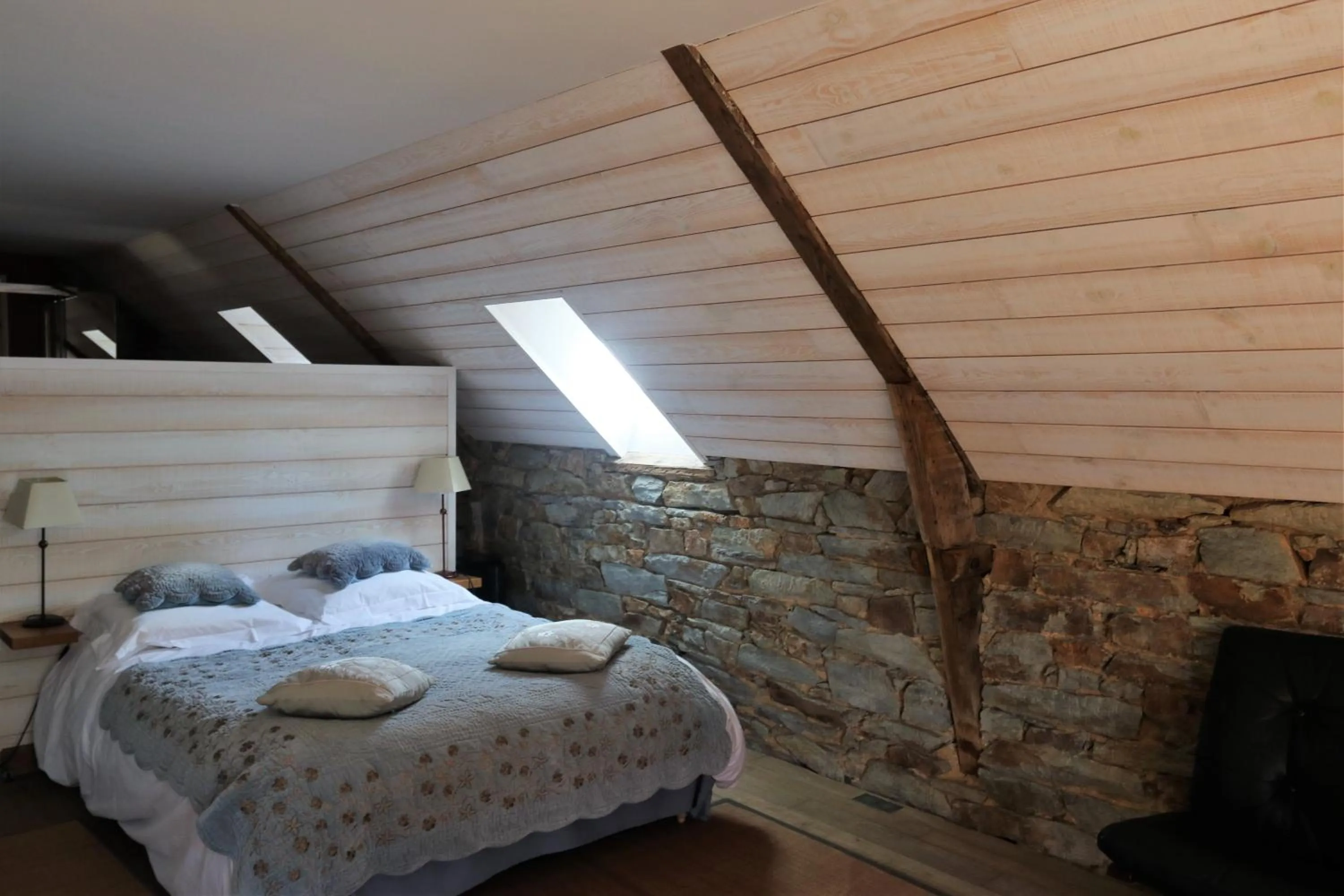 Bedroom, Bed in Cottage du Manoir de Trégaray