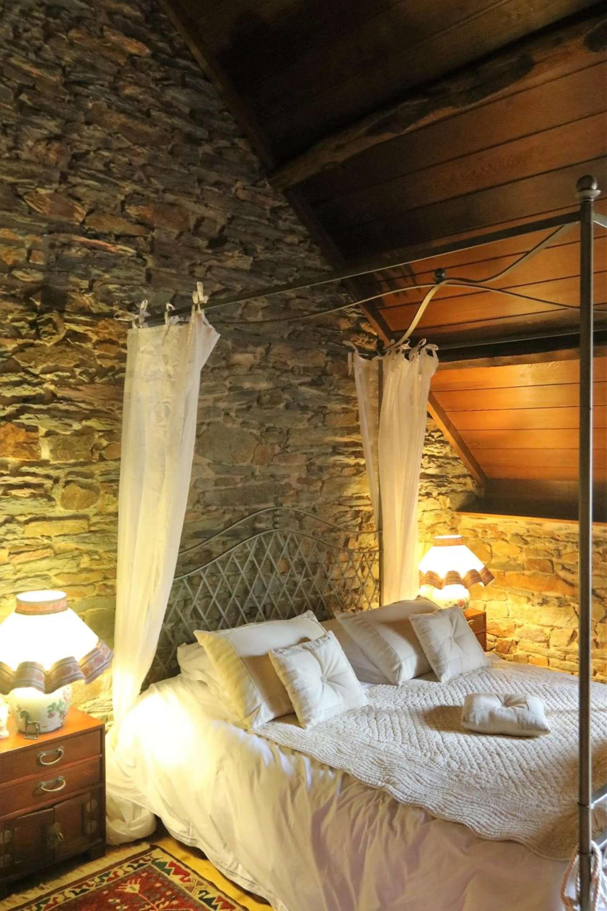 Bedroom, Bed in Cottage du Manoir de Trégaray