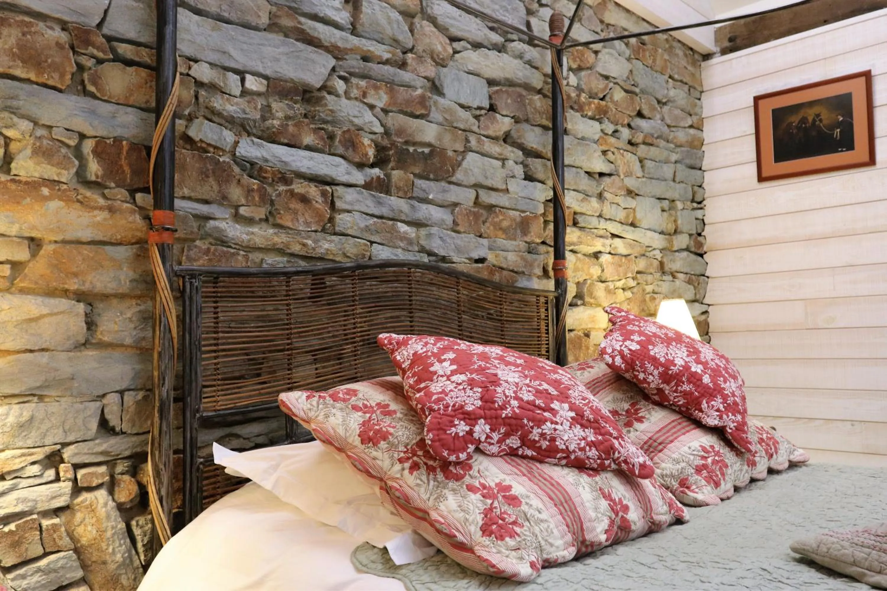 Bedroom, Bed in Cottage du Manoir de Trégaray