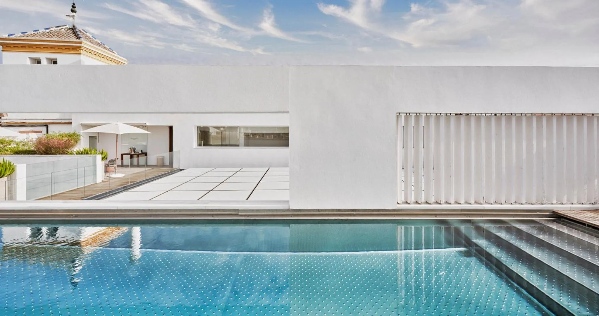 Swimming pool in Hotel Mercer Sevilla 5 GL