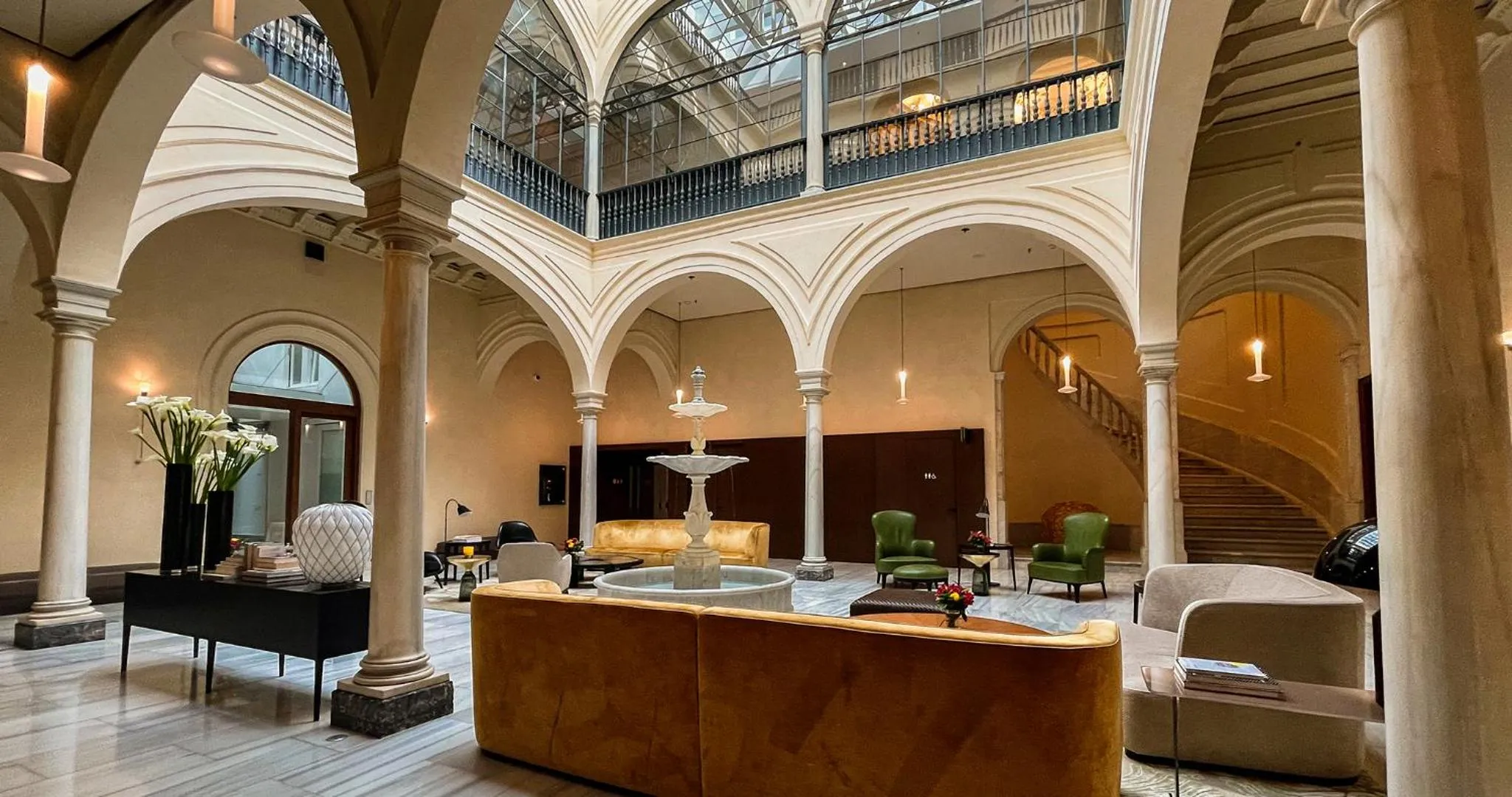 Patio in Hotel Mercer Sevilla 5 GL