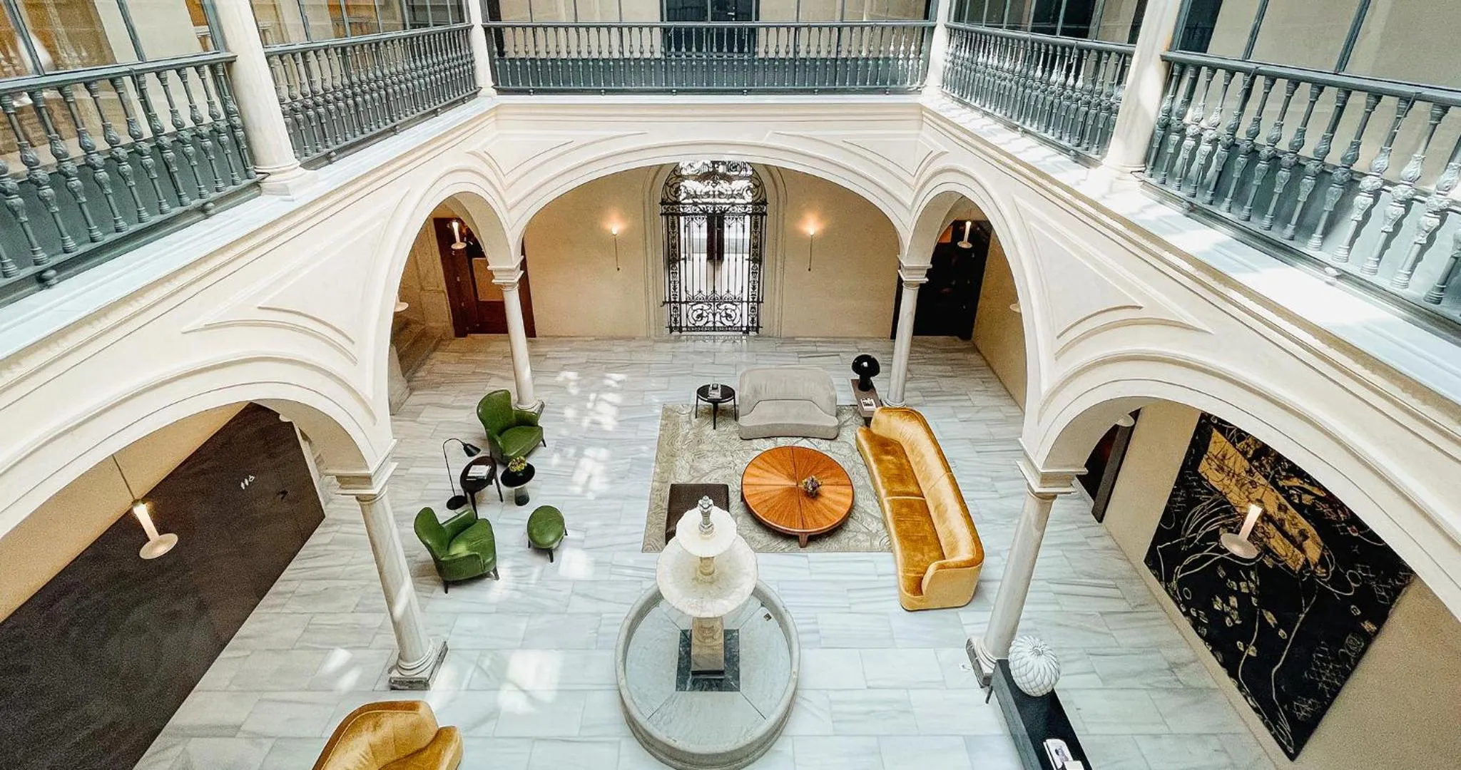 Patio in Hotel Mercer Sevilla 5 GL