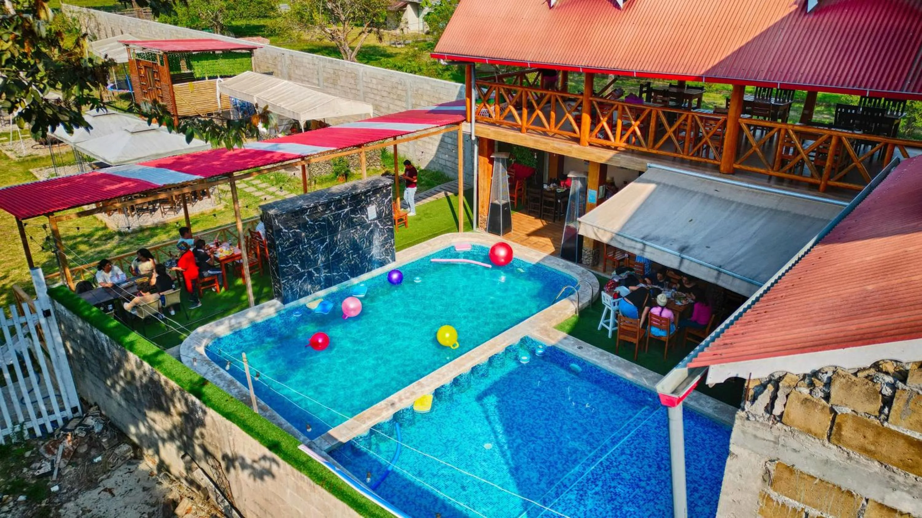 Pool view in Tunki Lodge - Tours, Cabañas y Sauna