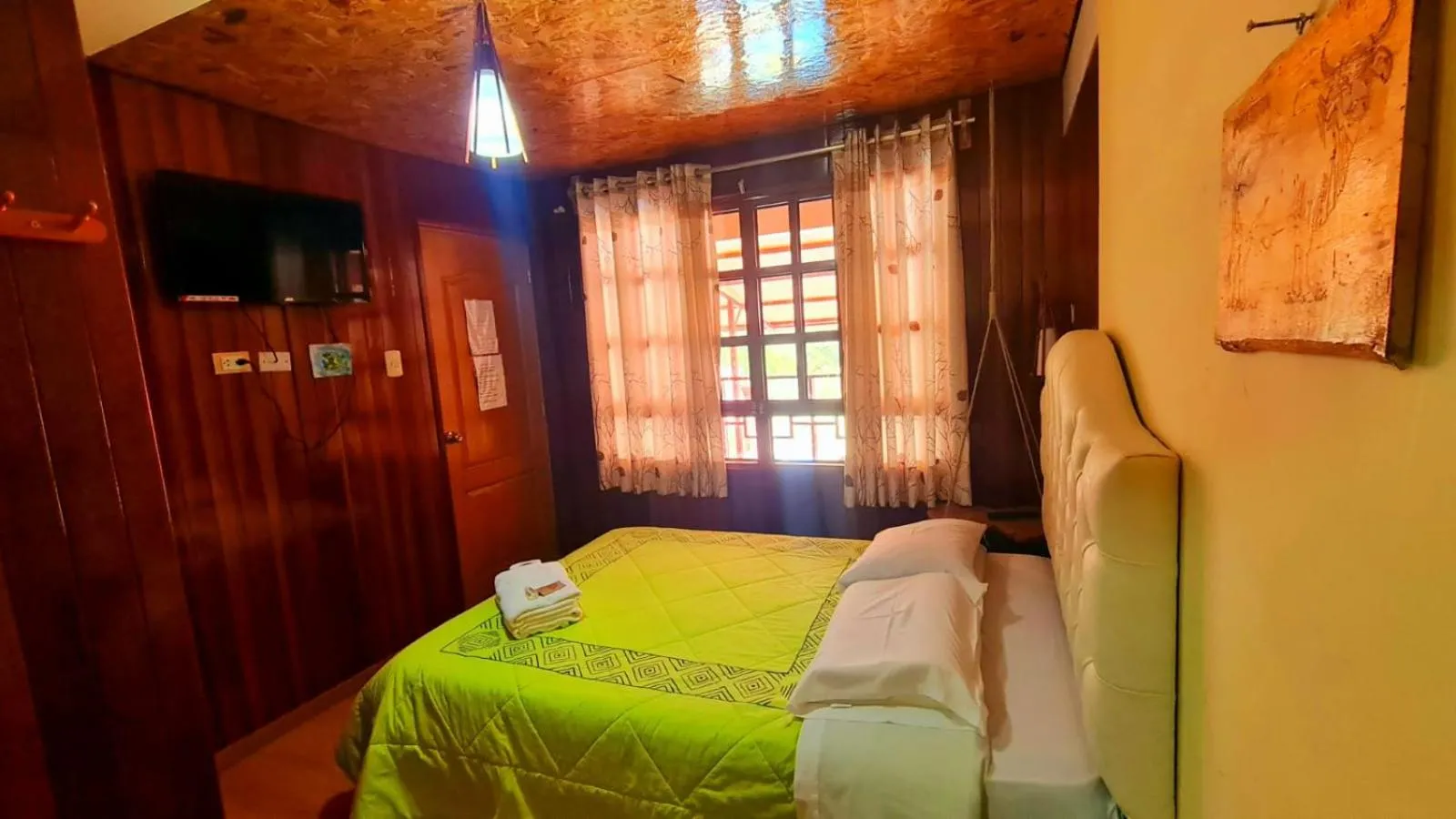 Photo of the whole room, Bed in Tunki Lodge - Tours, Cabañas y Sauna