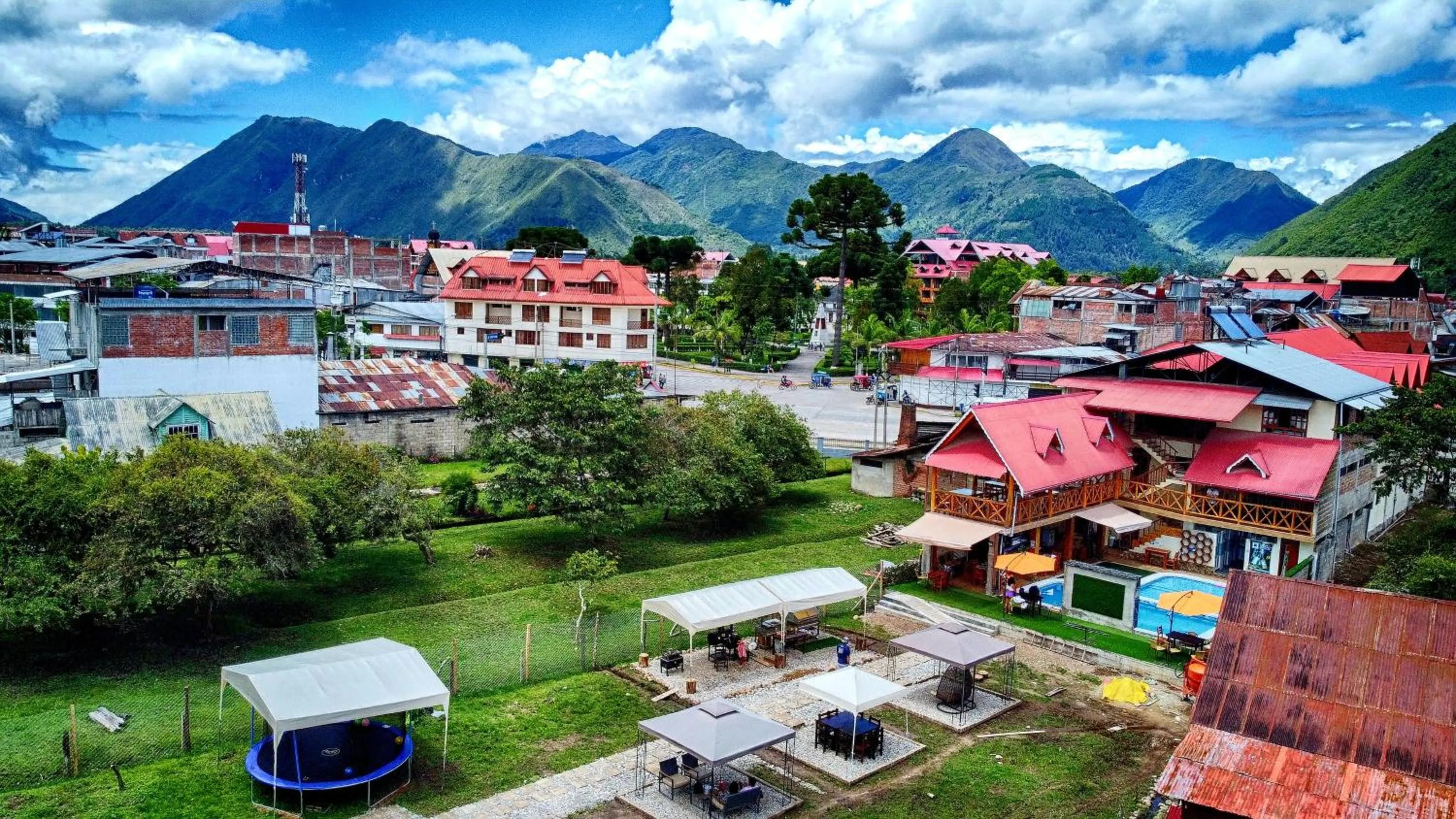 Property building in Tunki Lodge - Tours, Cabañas y Sauna