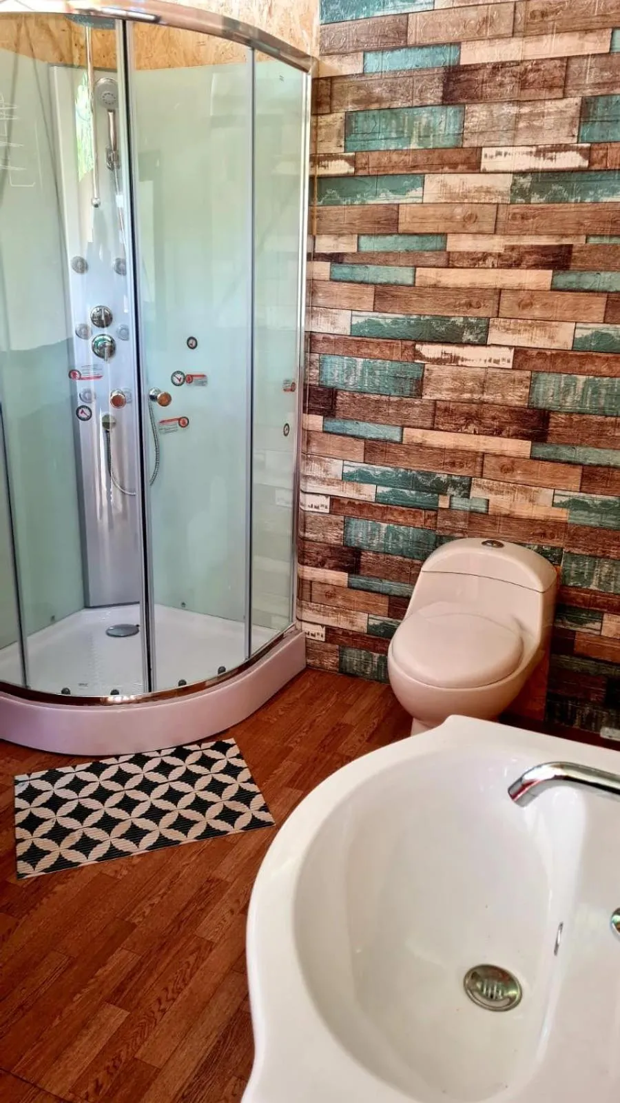 Shower in Tunki Lodge - Tours, Cabañas y Sauna