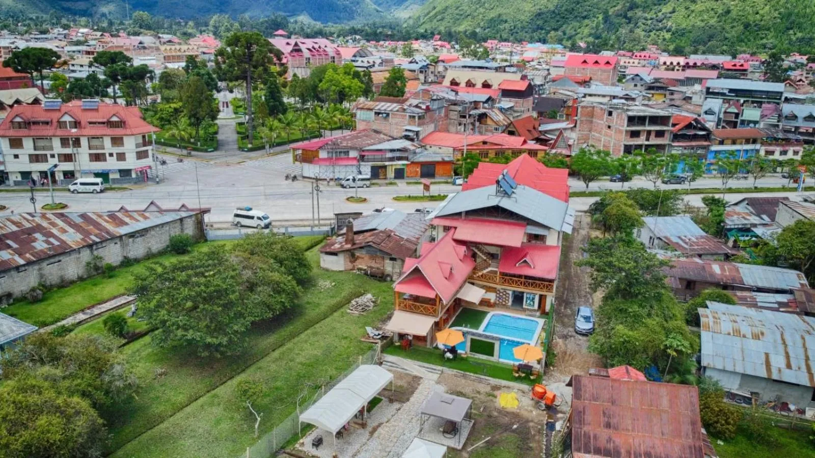 Property building in Tunki Lodge - Tours, Cabañas y Sauna