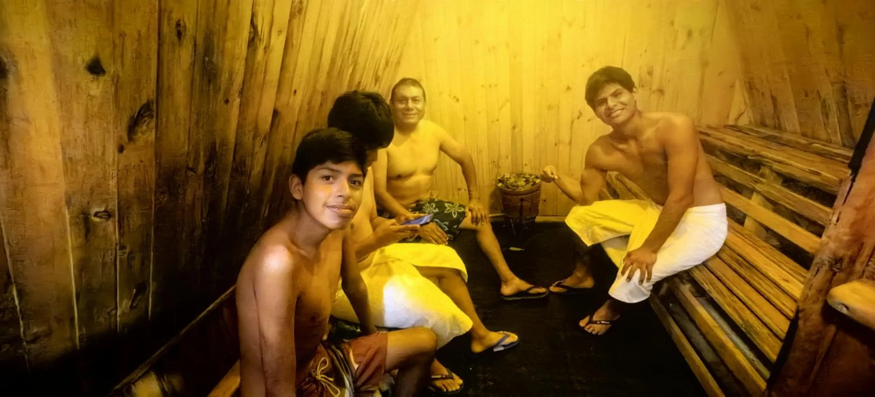 Sauna in Tunki Lodge - Tours, Cabañas y Sauna