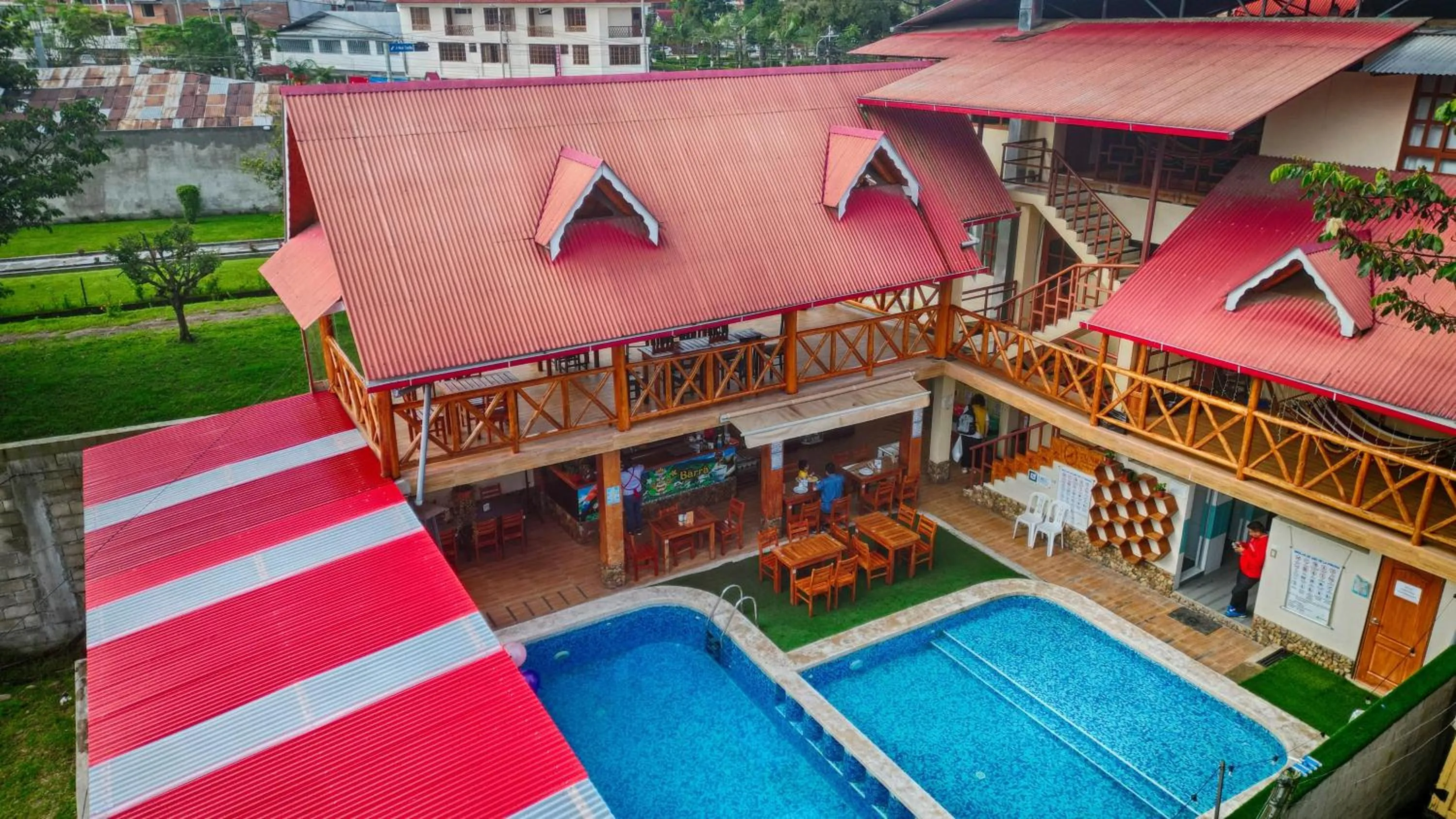 Swimming pool in Tunki Lodge - Tours, Cabañas y Sauna