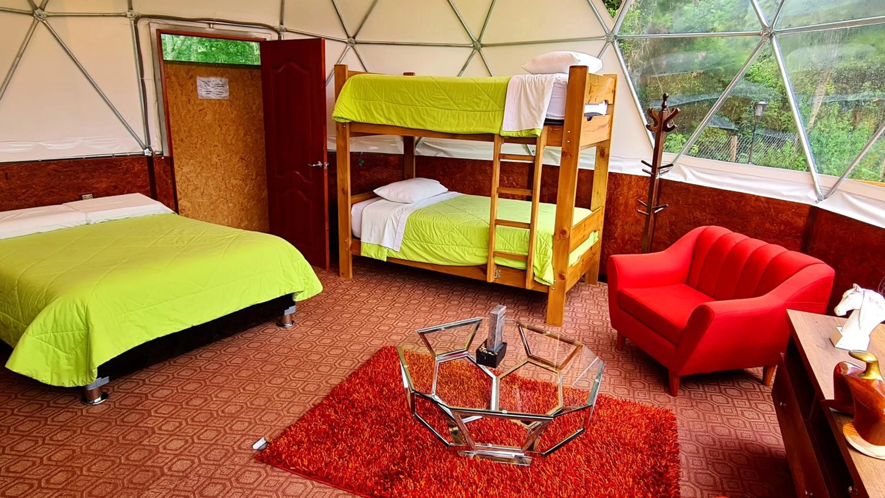 Photo of the whole room, Bed in Tunki Lodge - Tours, Cabañas y Sauna