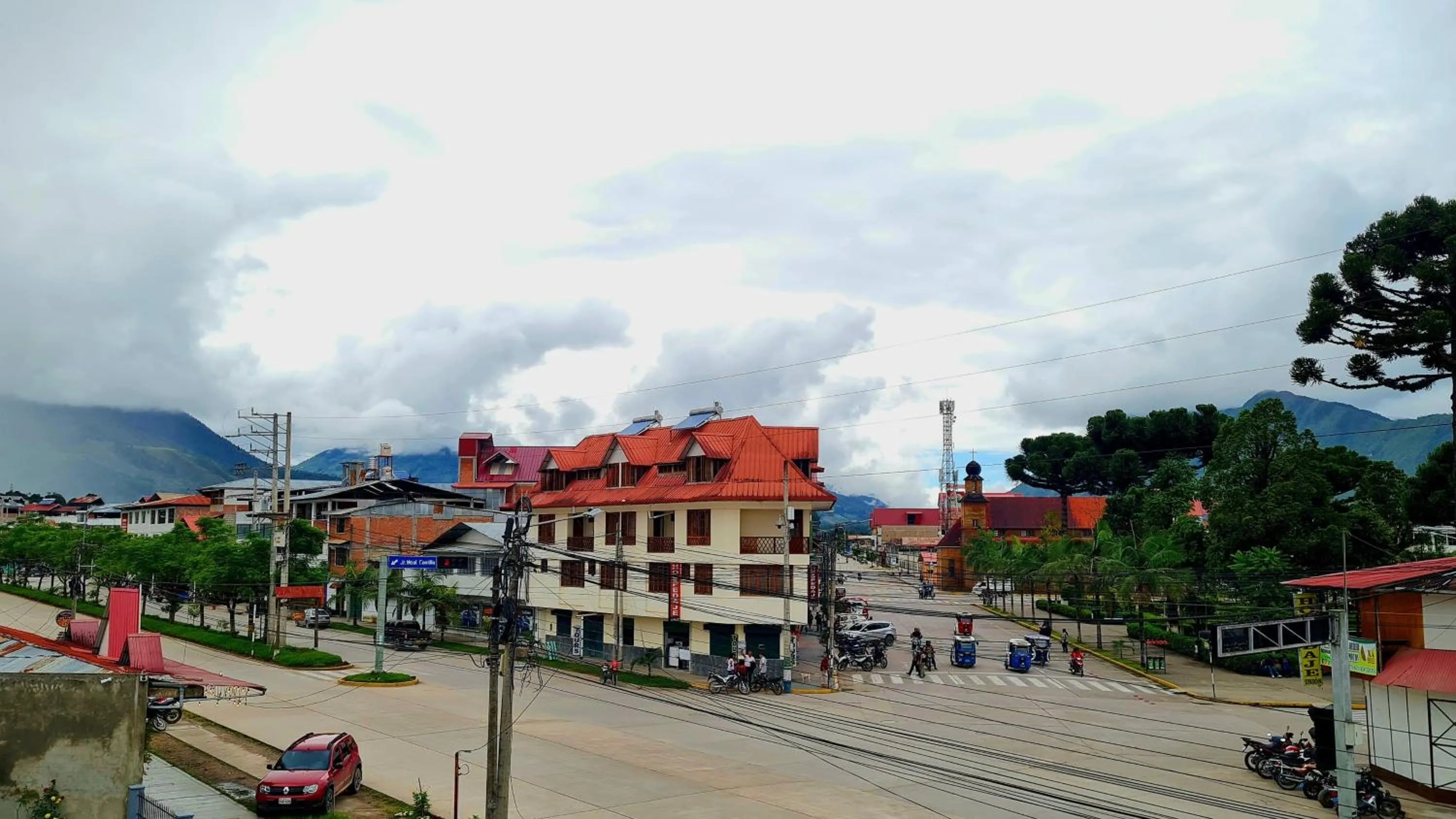 Street view in Tunki Lodge - Tours, Cabañas y Sauna
