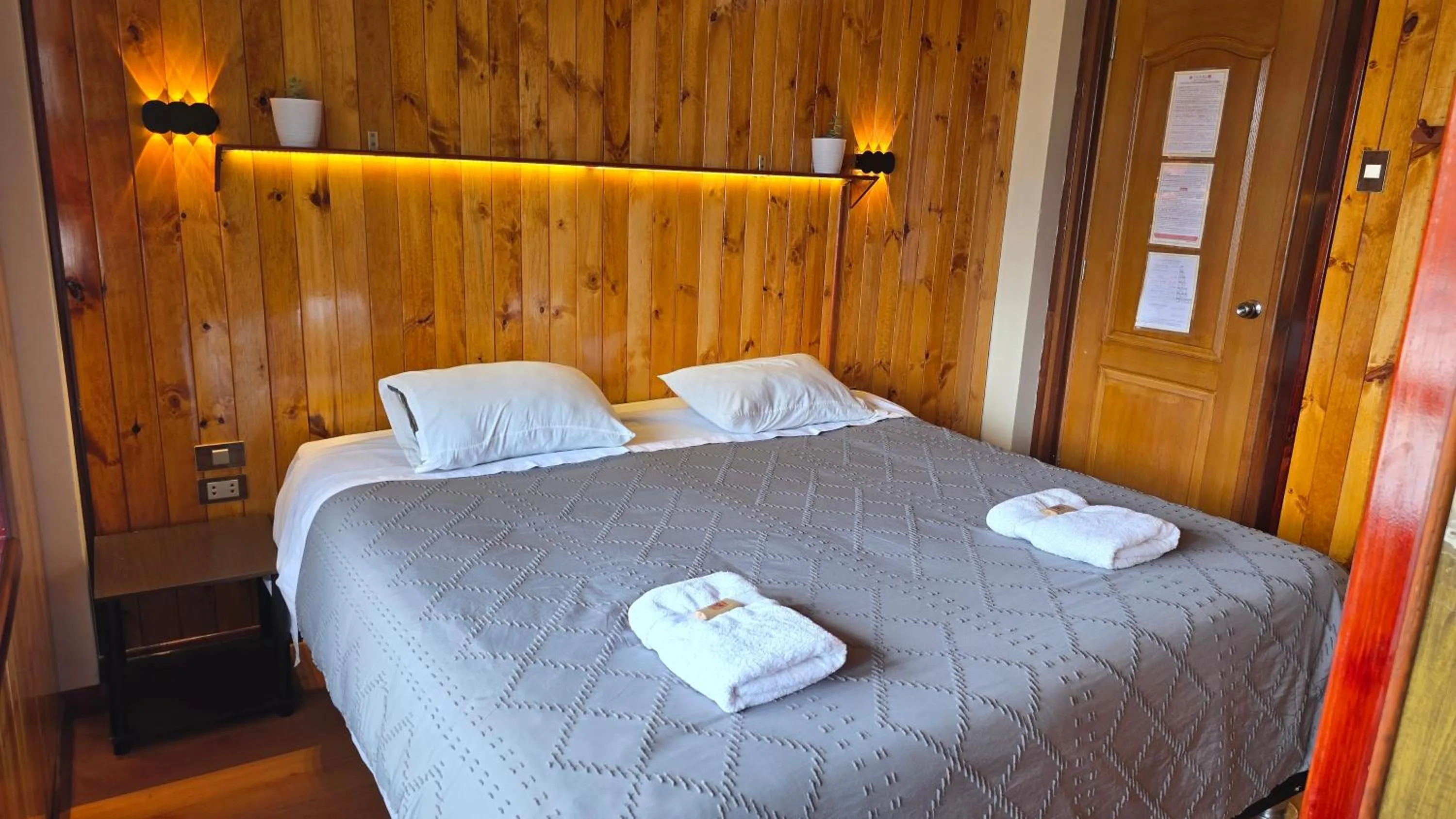 Property building, Bed in Tunki Lodge - Tours, Cabañas y Sauna
