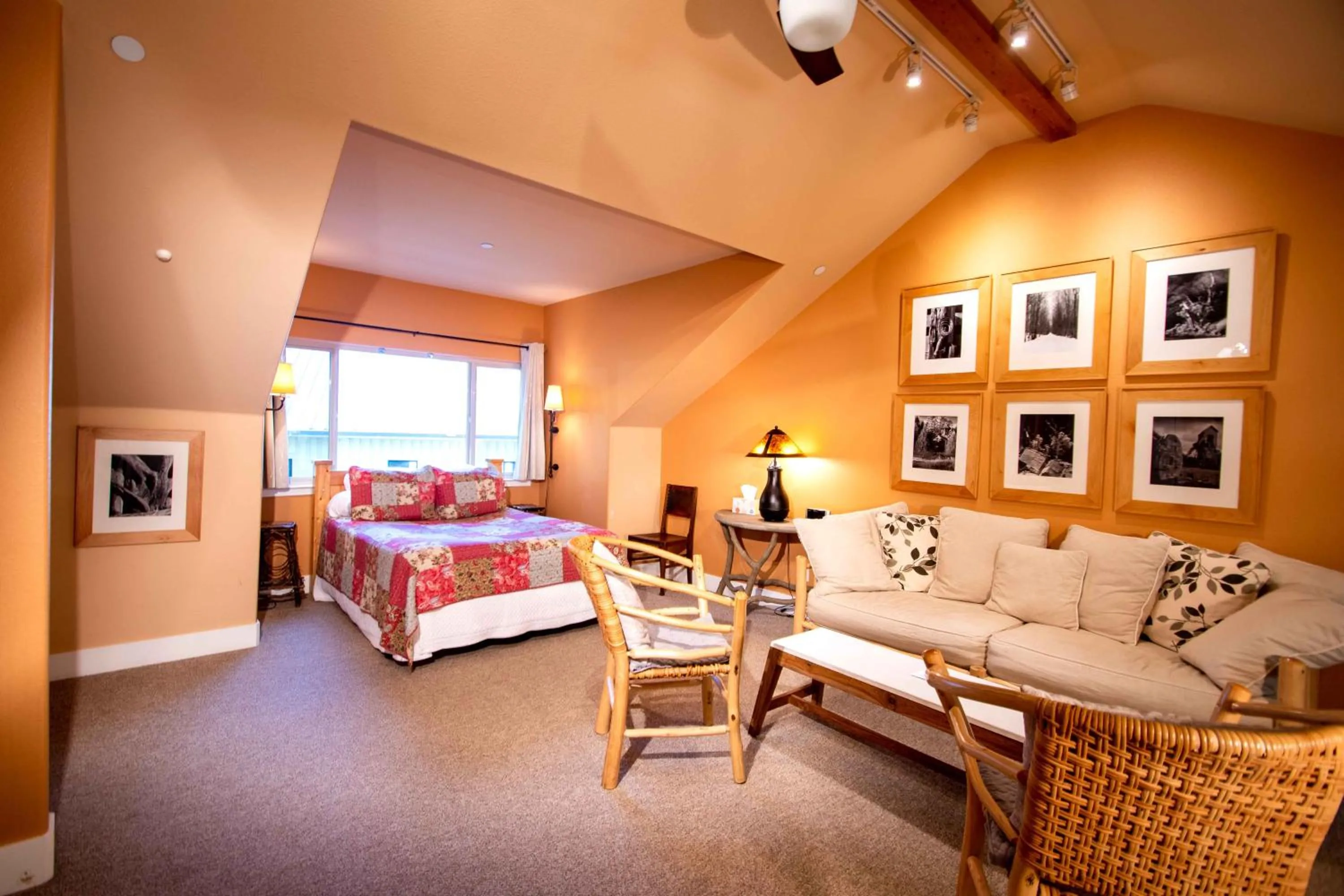 Bed in Harmony Ridge Lodge