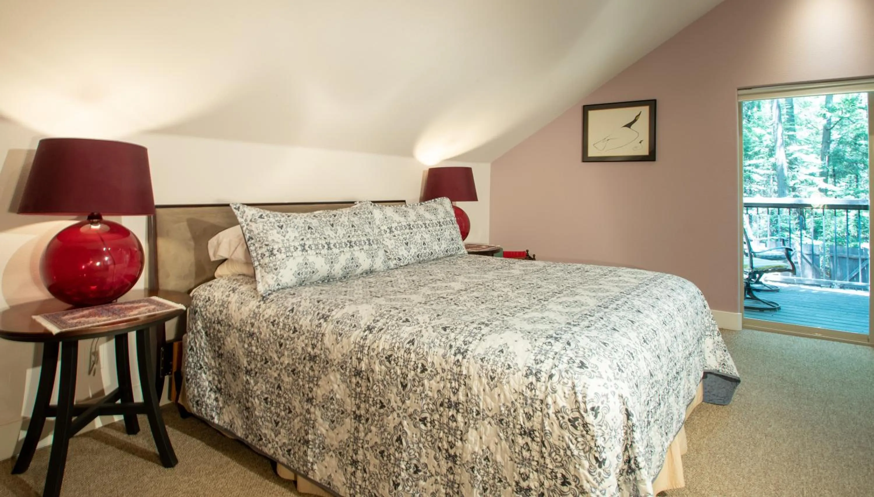 Bed in Harmony Ridge Lodge