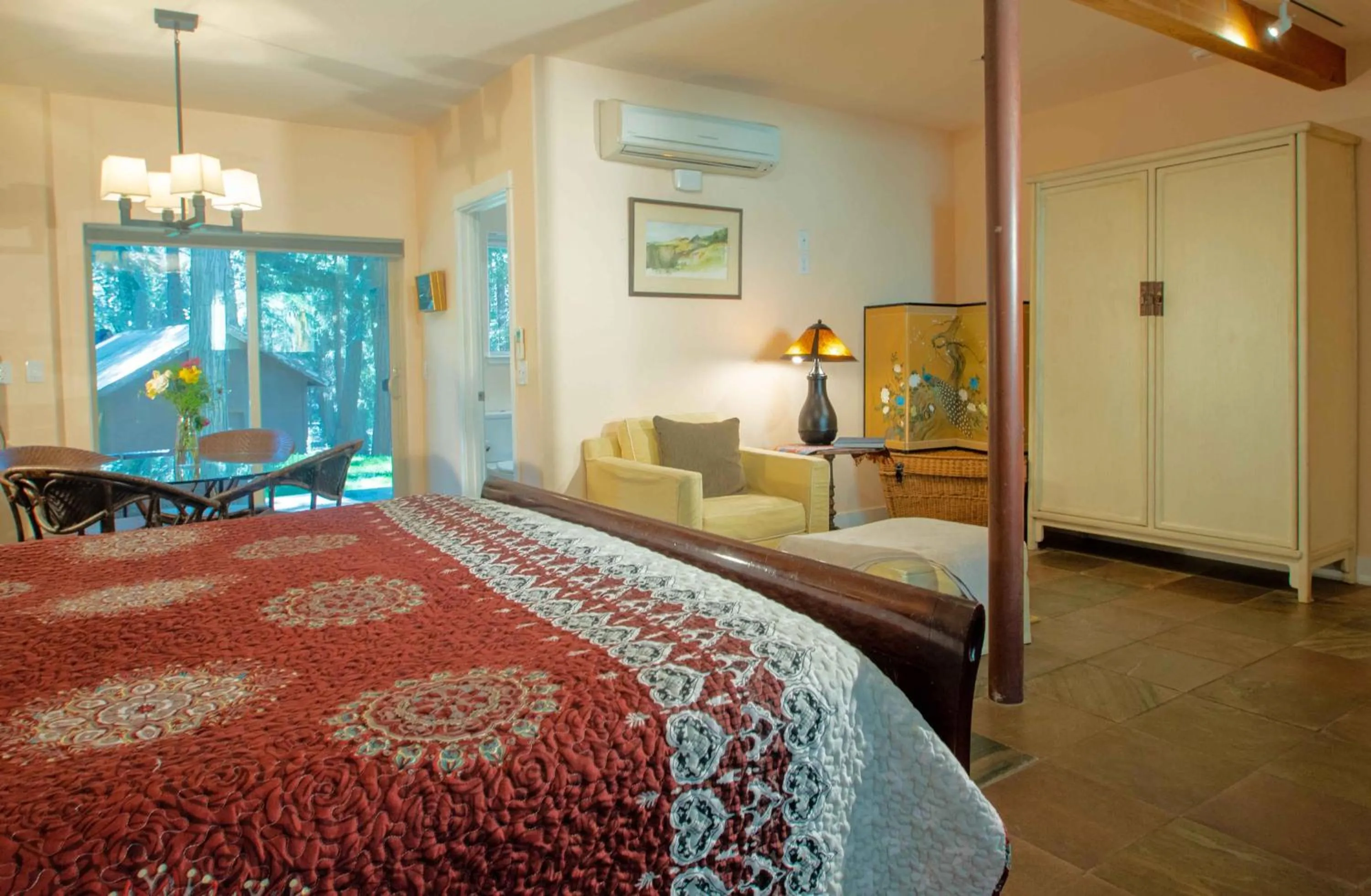 Bed in Harmony Ridge Lodge