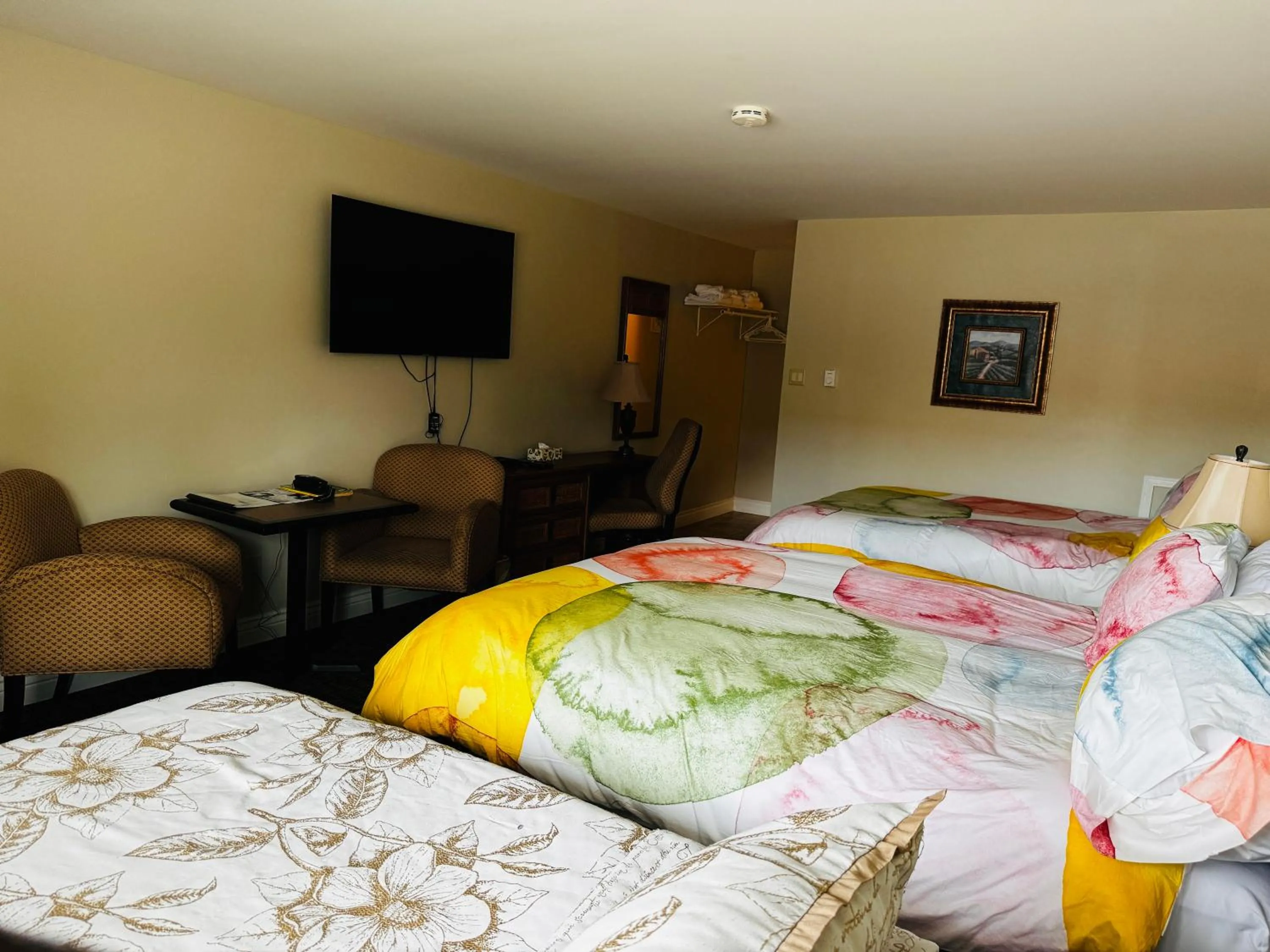 Photo of the whole room, Bed in Fundy Line Motel