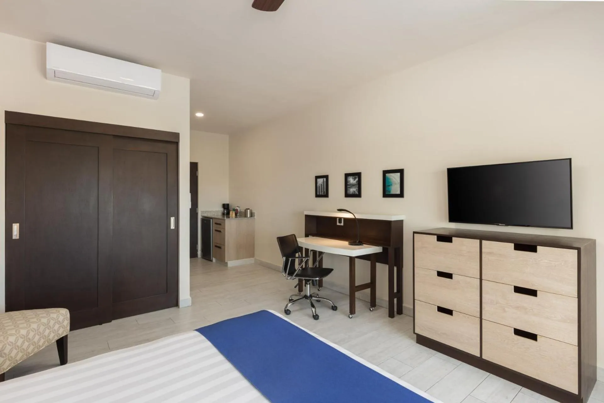 Photo of the whole room, Bed in Medano Hotel and Spa