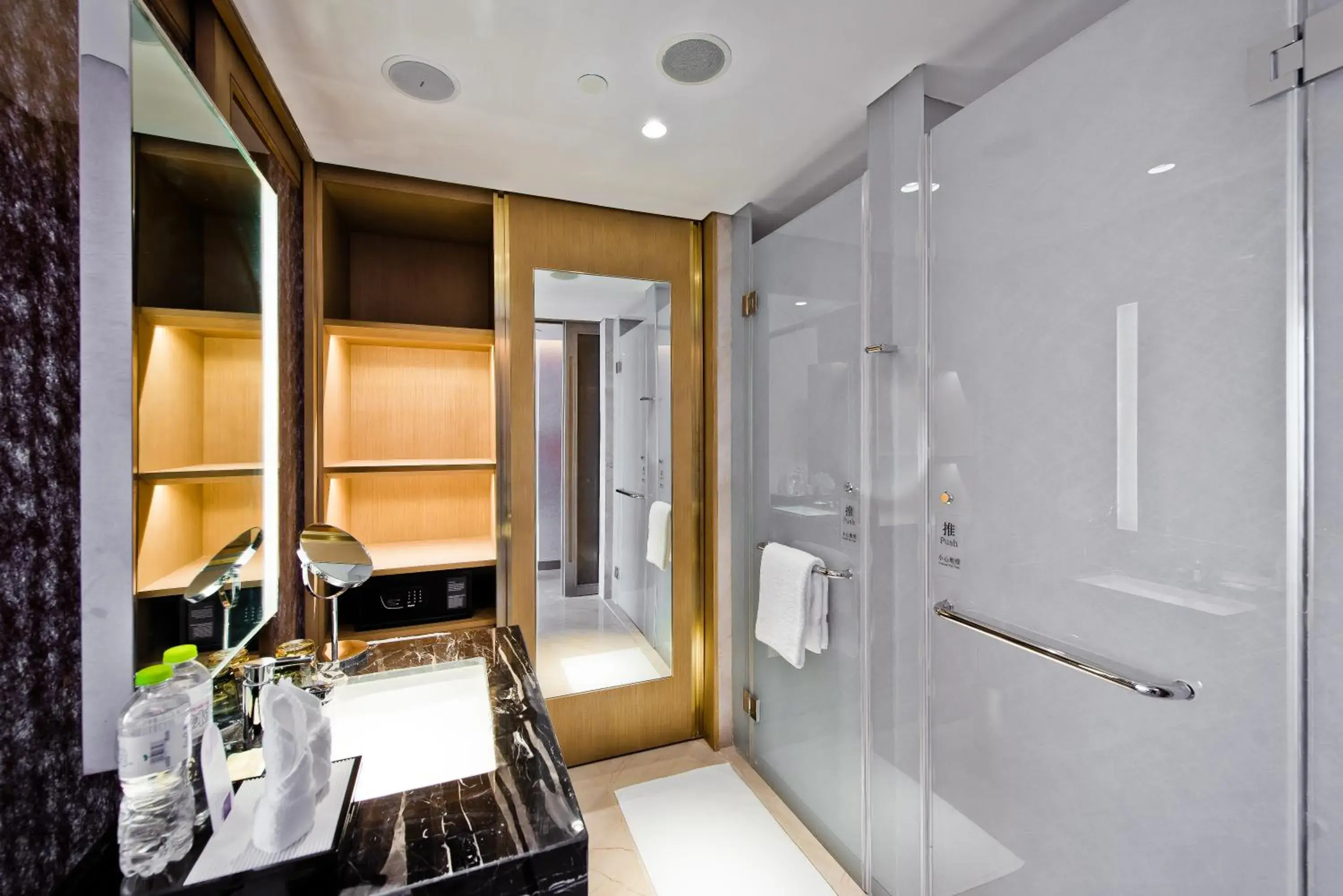 Twin Room with Bay View in Sheraton Qingdao West Coast Twin Room with Bay View in Sheraton Qingdao West Coast