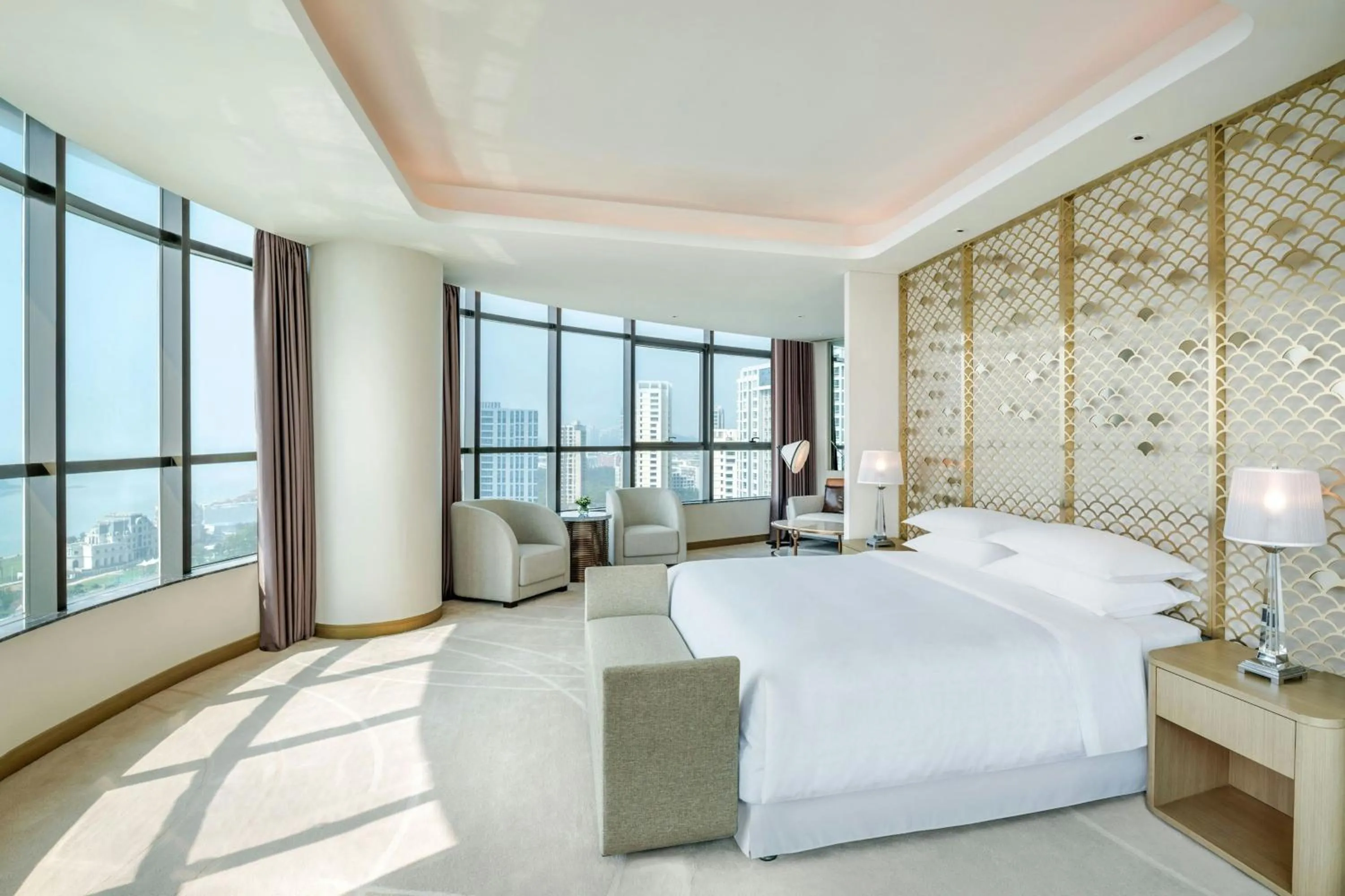 Photo of the whole room, Bed in Sheraton Qingdao West Coast