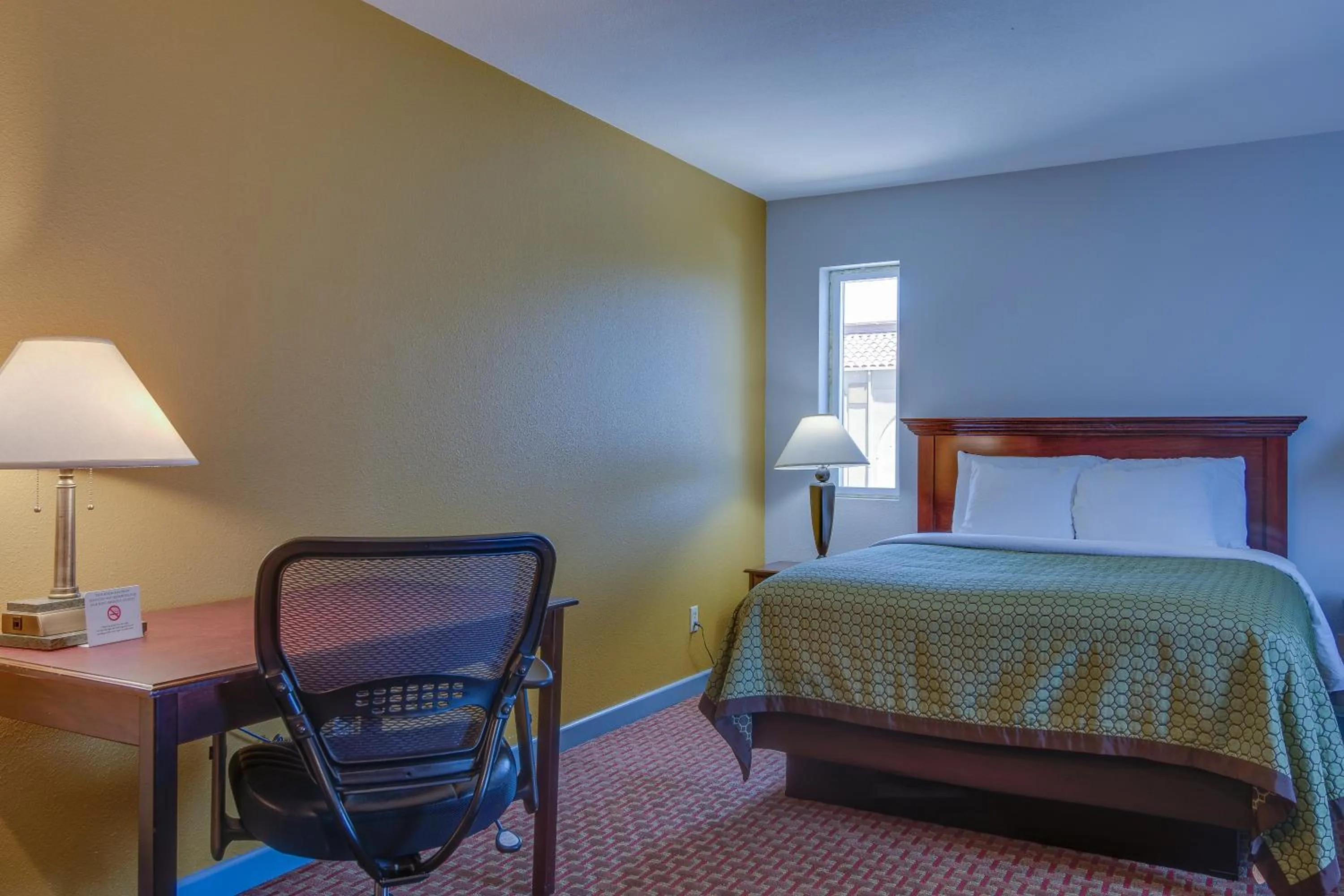 Photo of the whole room in Vagabond Inn Executive Hayward