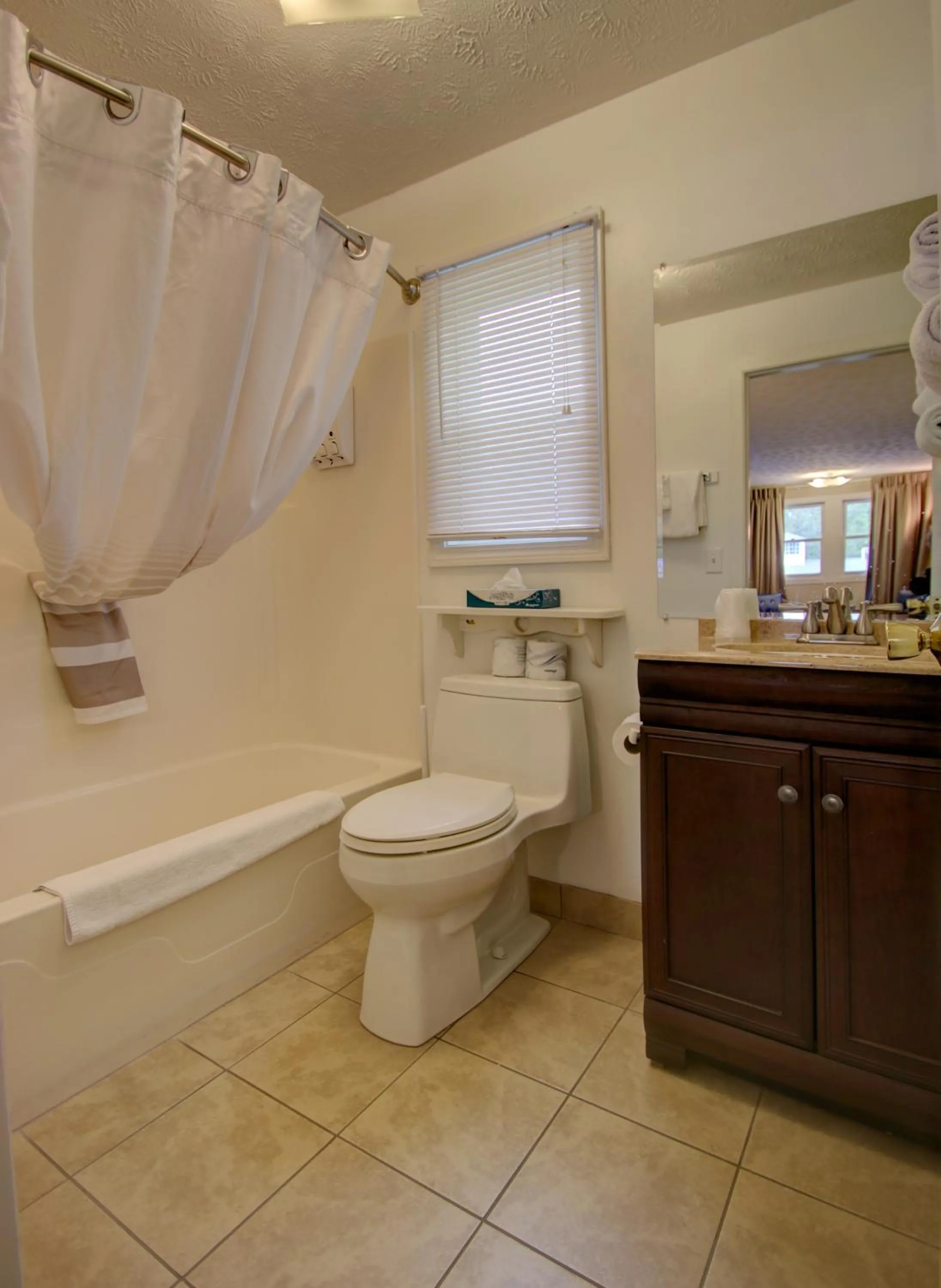 Toilet in Wells-Ogunquit Resort Motel & Cottages