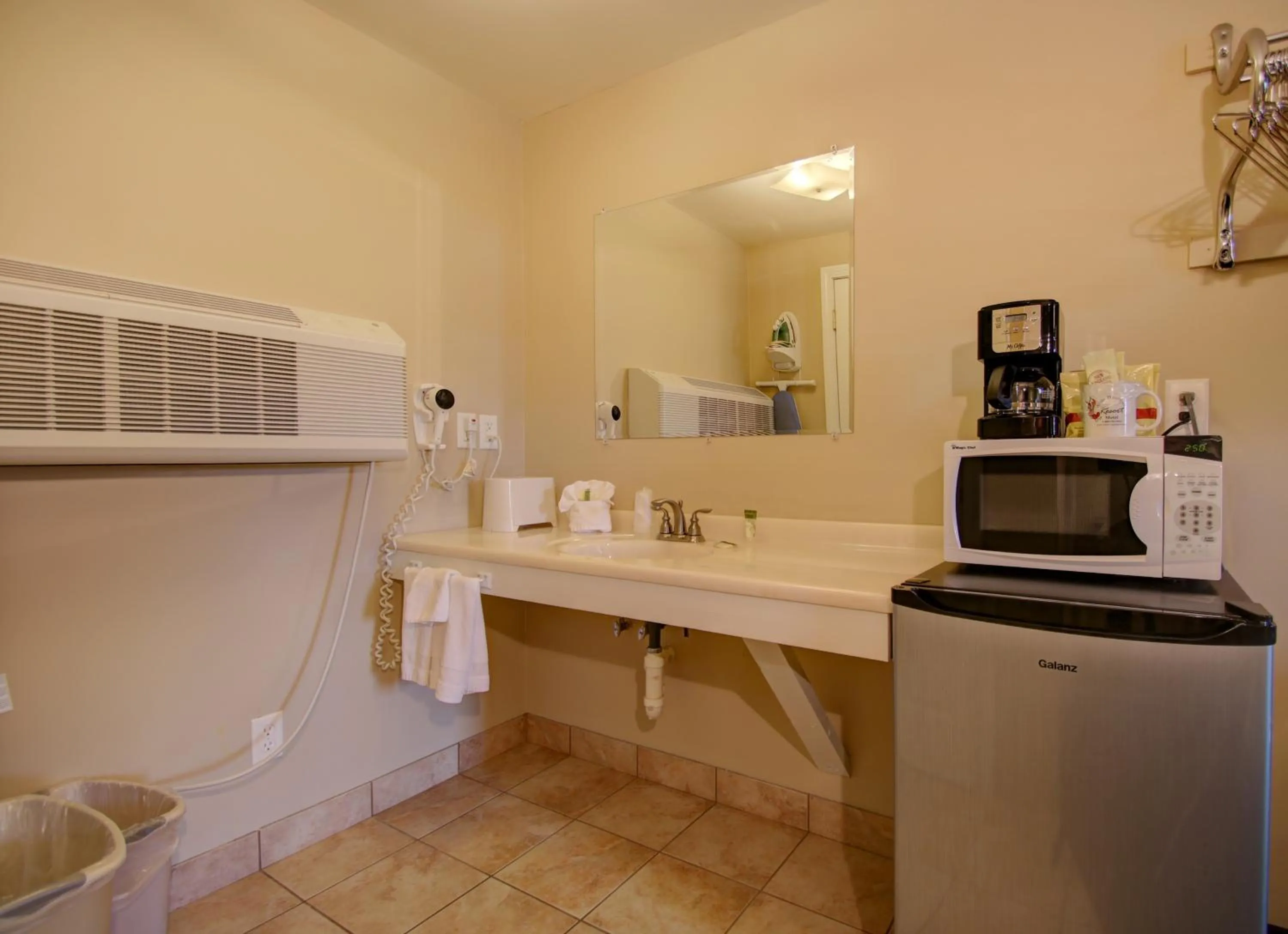 Kitchen or kitchenette in Wells-Ogunquit Resort Motel & Cottages