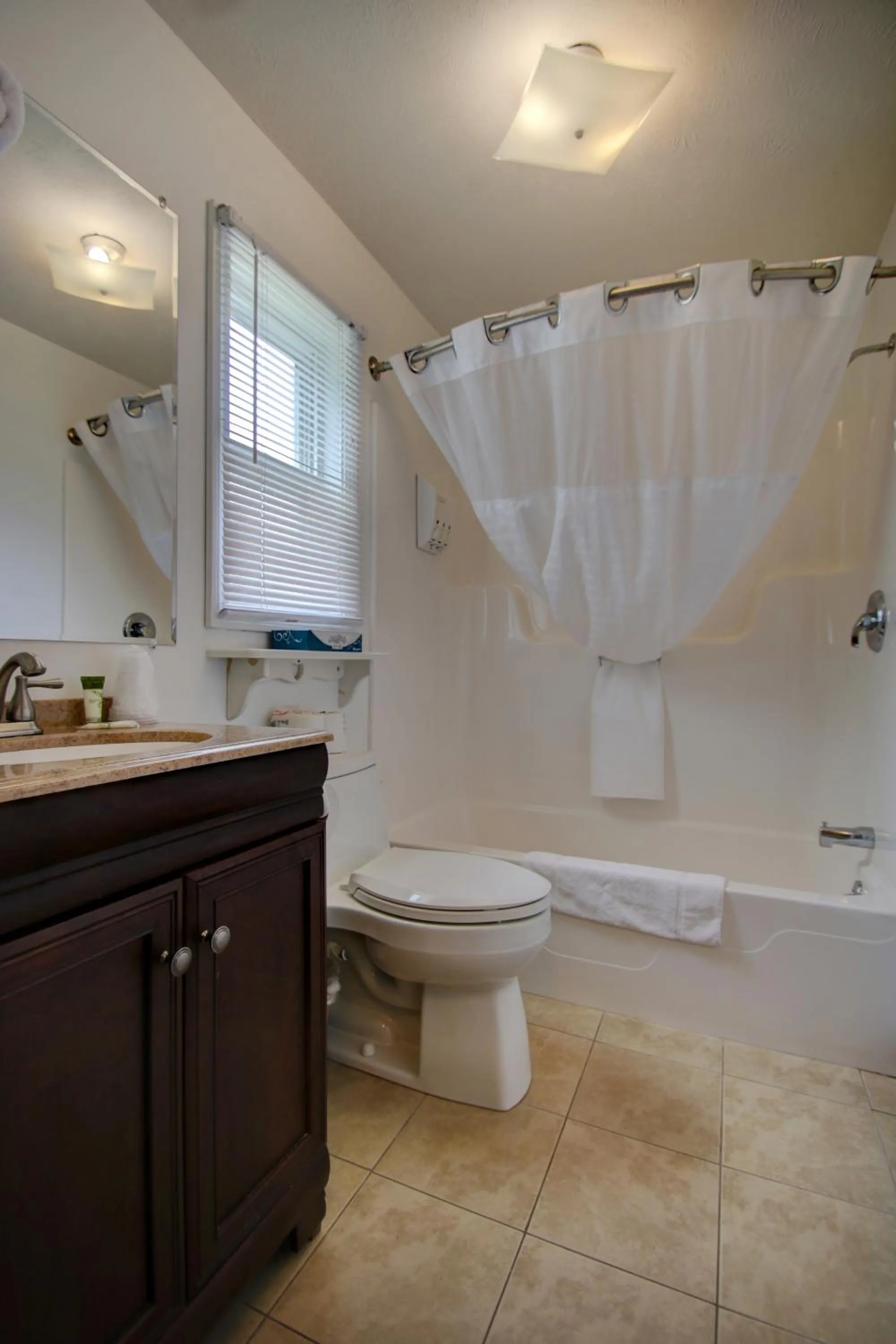 Bathroom in Wells-Ogunquit Resort Motel & Cottages