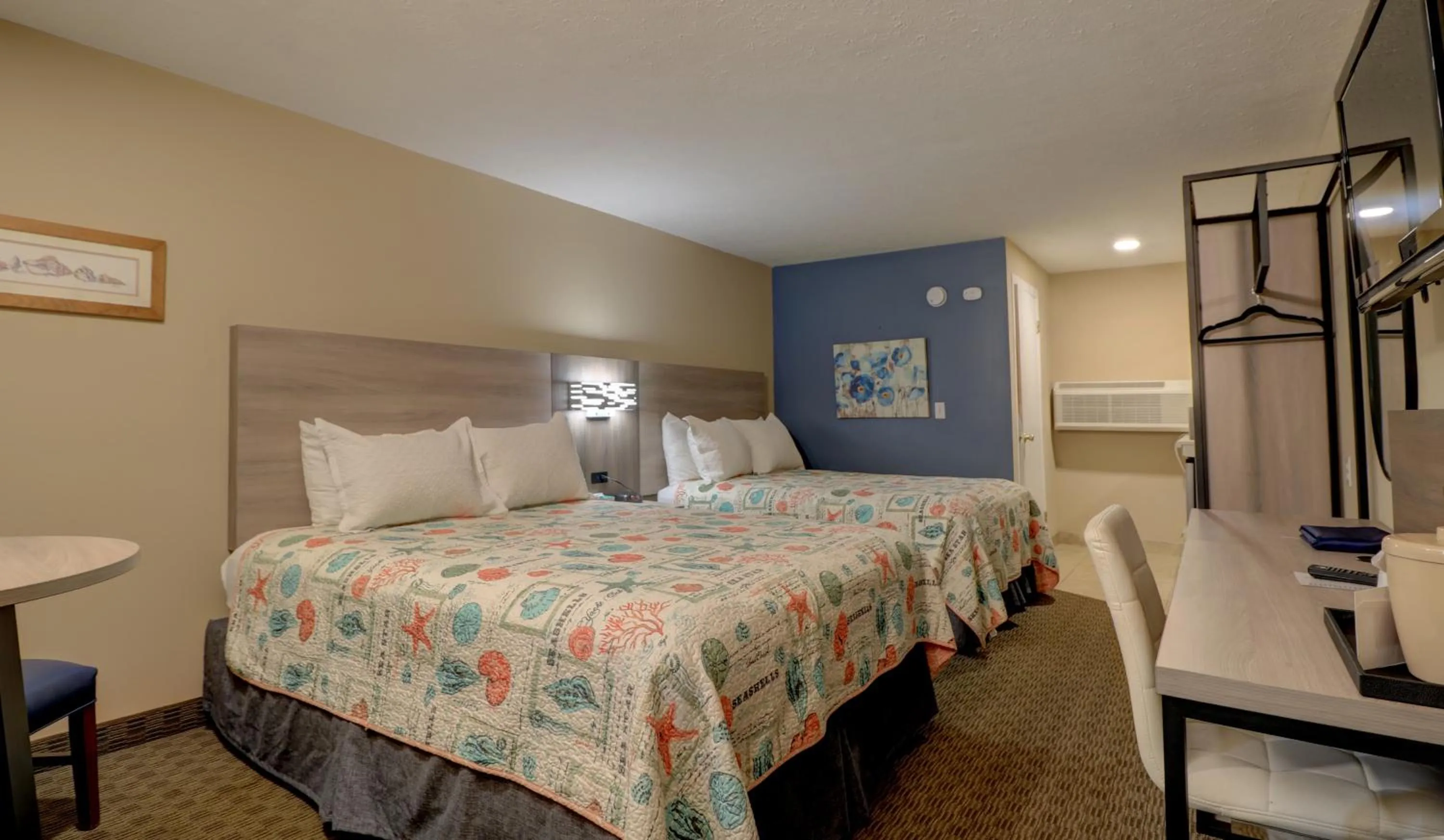 Photo of the whole room, Bed in Wells-Ogunquit Resort Motel & Cottages