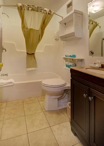 Bathroom in Wells-Ogunquit Resort Motel & Cottages