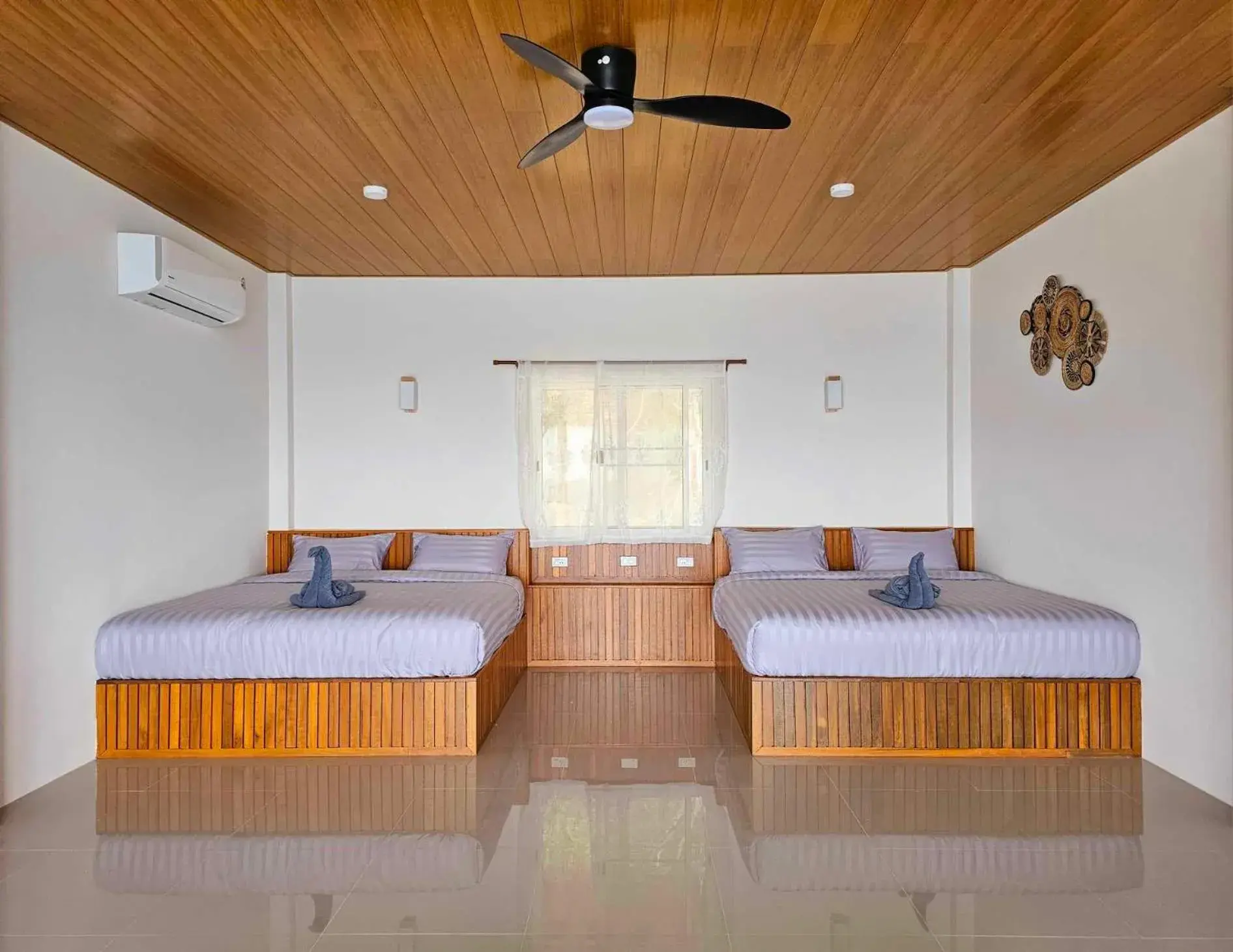 Premier Quadruple Room with Sea View in Tao Thong Villa 2 Premier Quadruple Room with Sea View in Tao Thong Villa 2