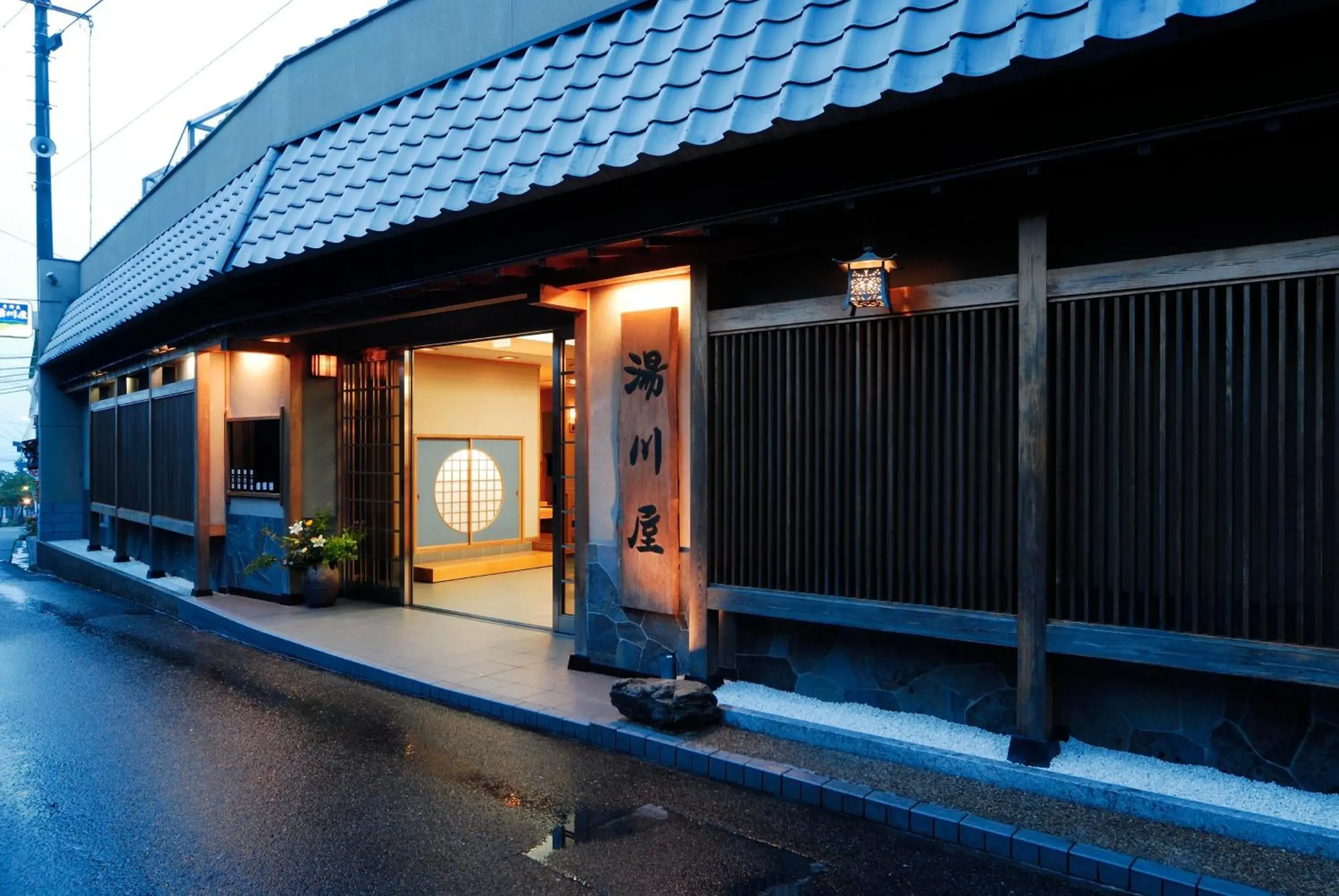 Facade/entrance in 吉野荘湯川屋 Yoshinosou Yukawaya Facade/entrance in 吉野荘湯川屋 Yoshinosou Yukawaya