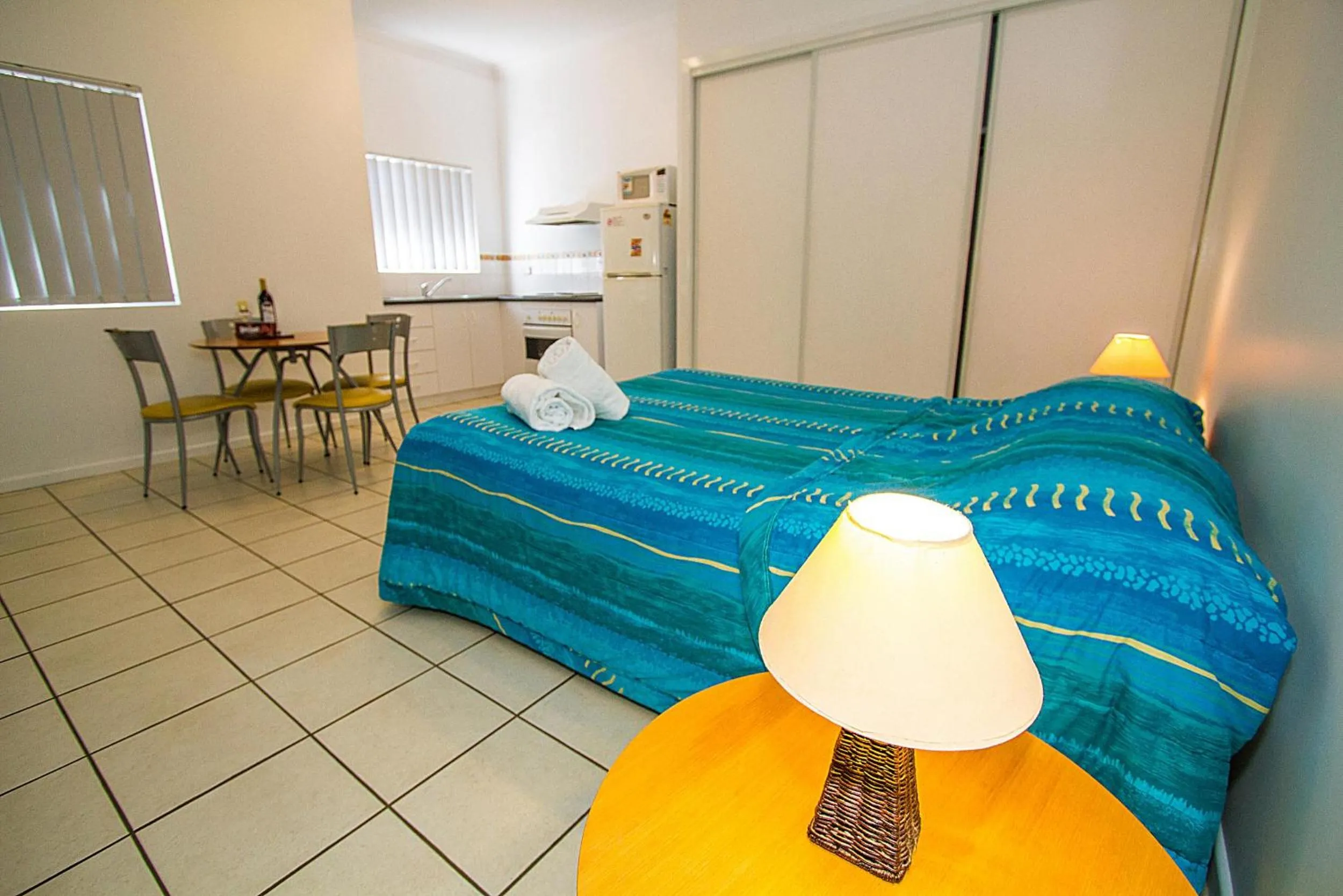 Bed in Breakaway – Central Beachside Studio for 4 w/ Shared Pool, Minutes to Central Agnes Water & 1770