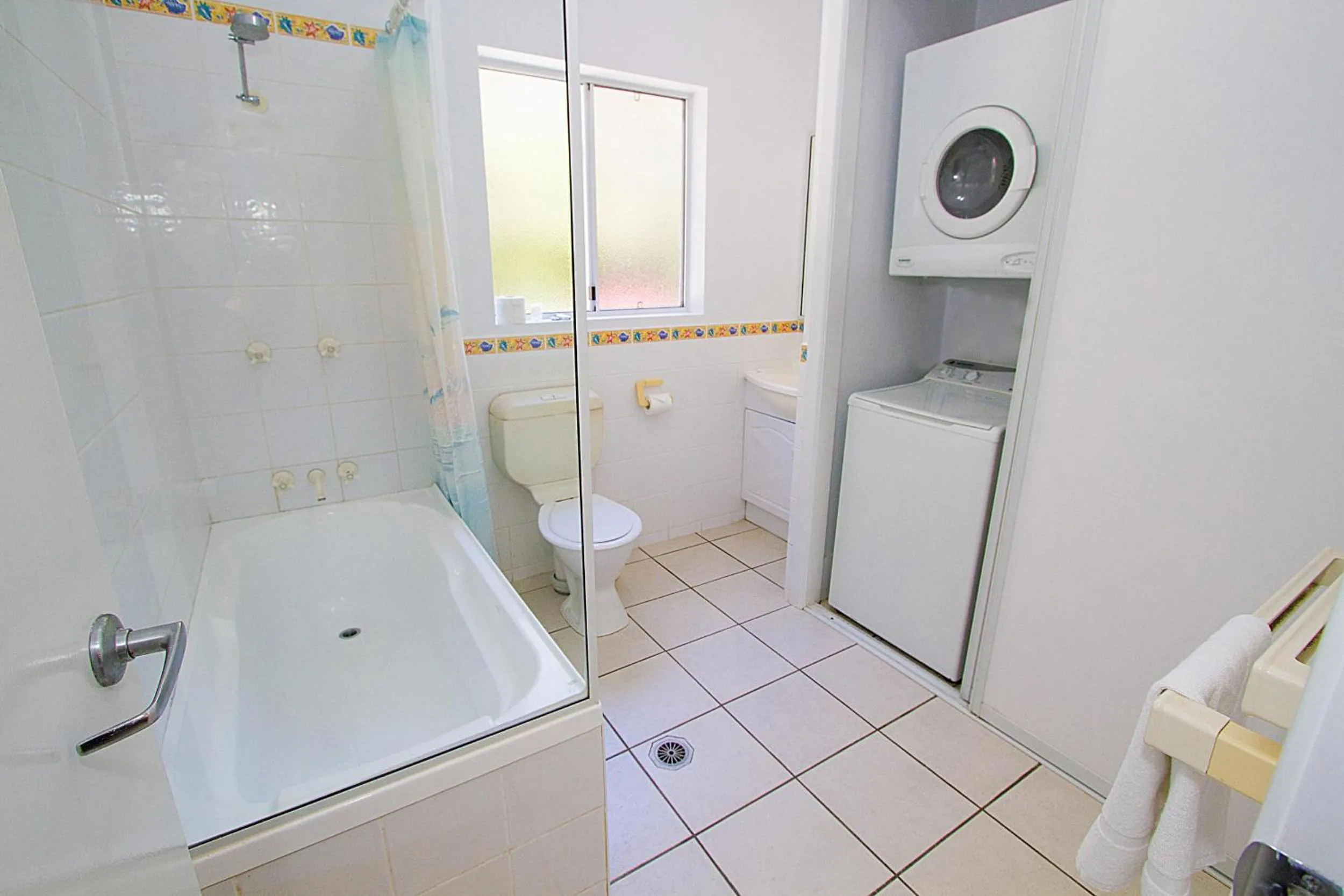 Breakaway – Central Beachside Studio for 4 w/ Shared Pool, Minutes to Central Agnes Water & 1770