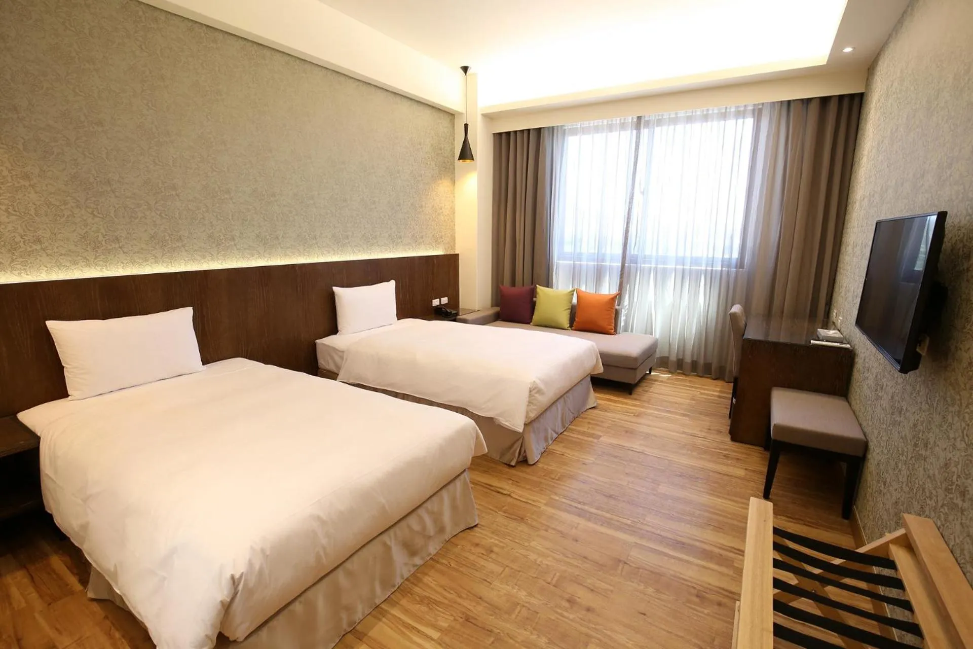 Photo of the whole room, Bed in Sunrise Hotel & Resort Taimali