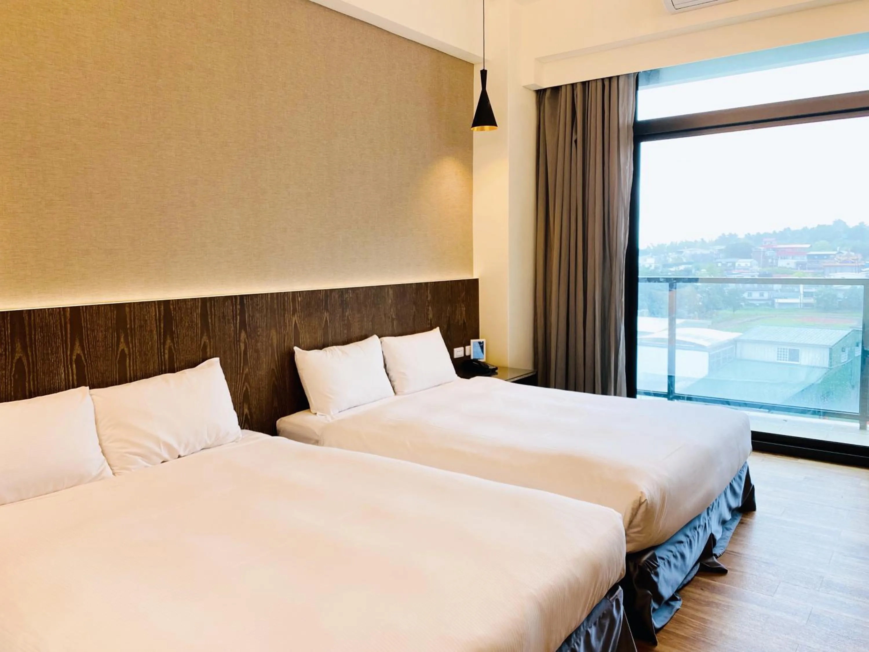 Photo of the whole room, Bed in Sunrise Hotel & Resort Taimali