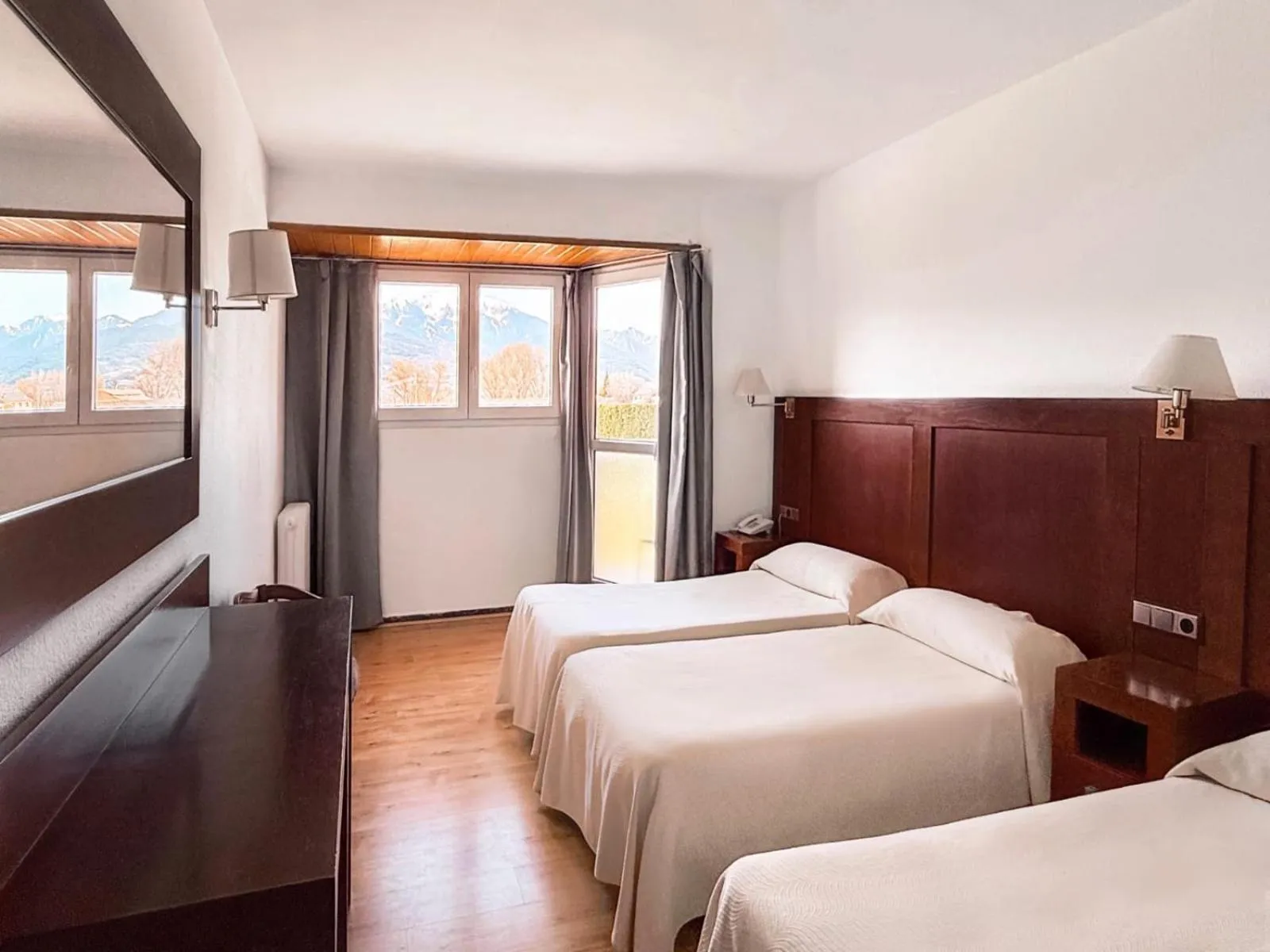 Photo of the whole room, Bed in Puigcerda Park Hotel