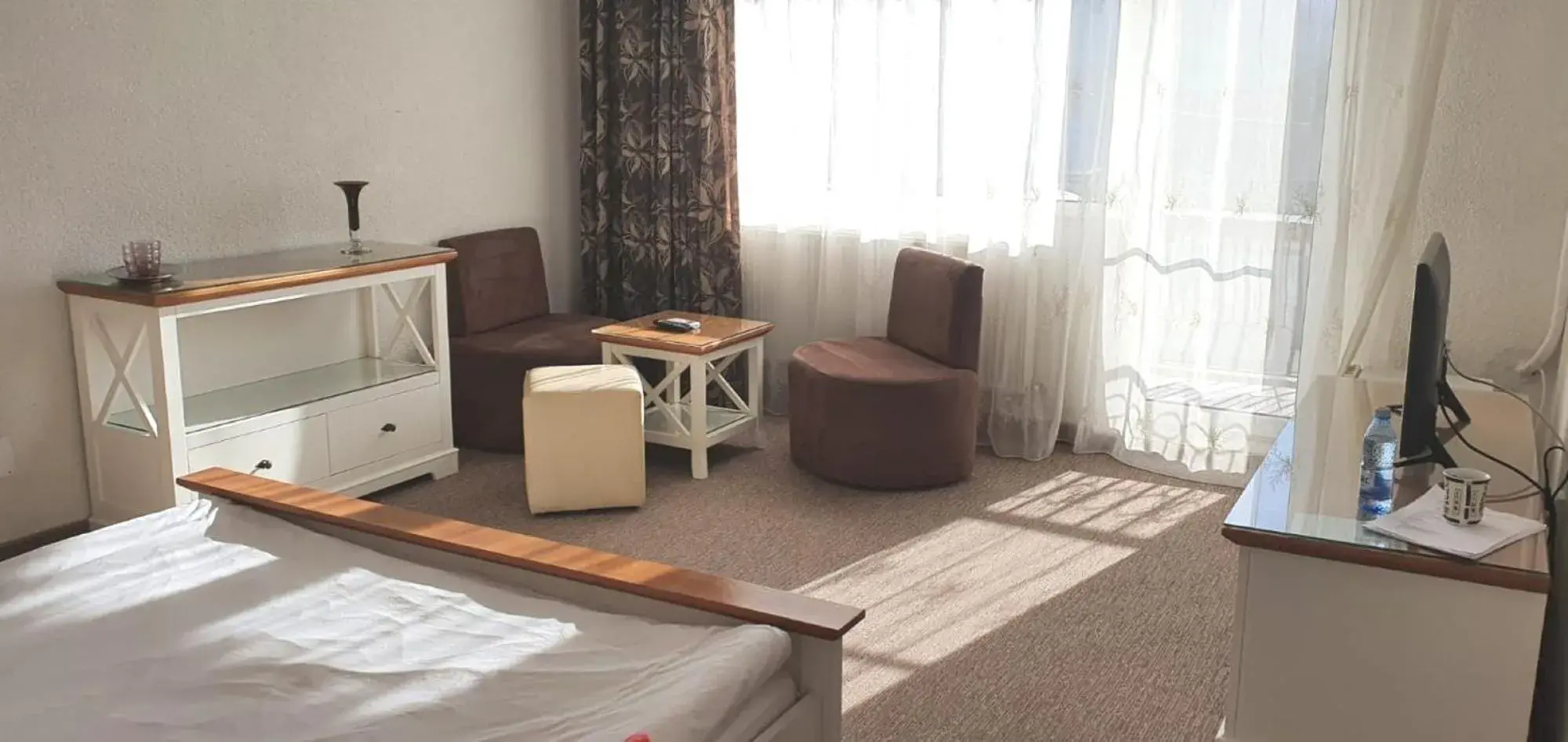 Deluxe Double Room with Balcony - single occupancy in Hotel Monteoru Deluxe Double Room with Balcony - single occupancy in Hotel Monteoru