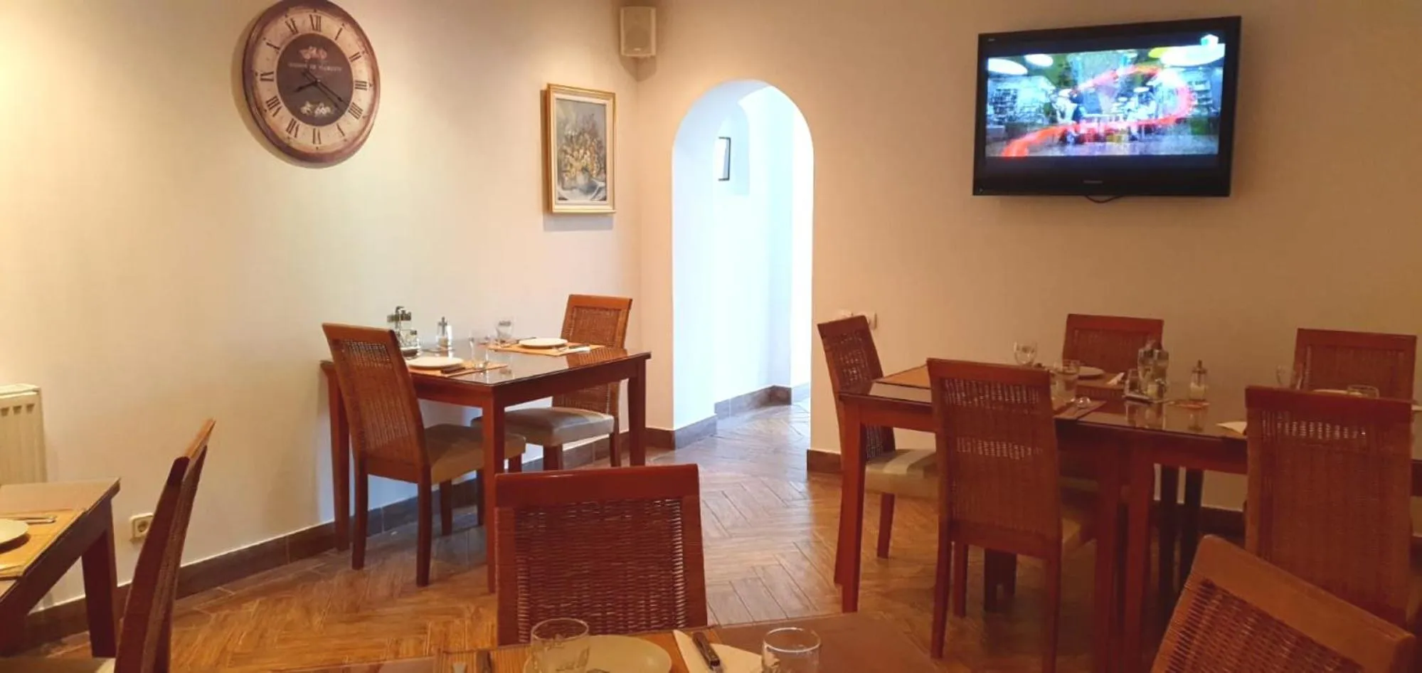 Restaurant/places to eat in Hotel Monteoru