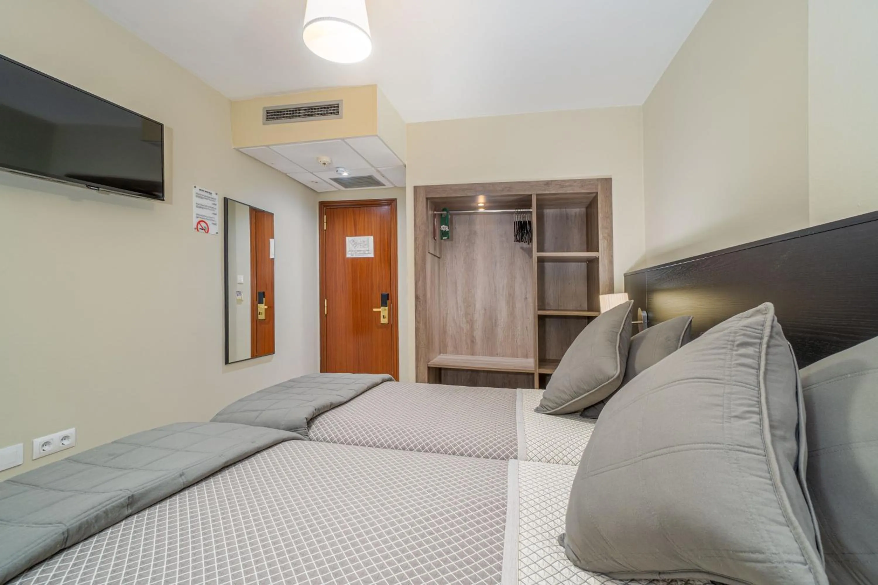 Bedroom, Bed in Hotel Montmar