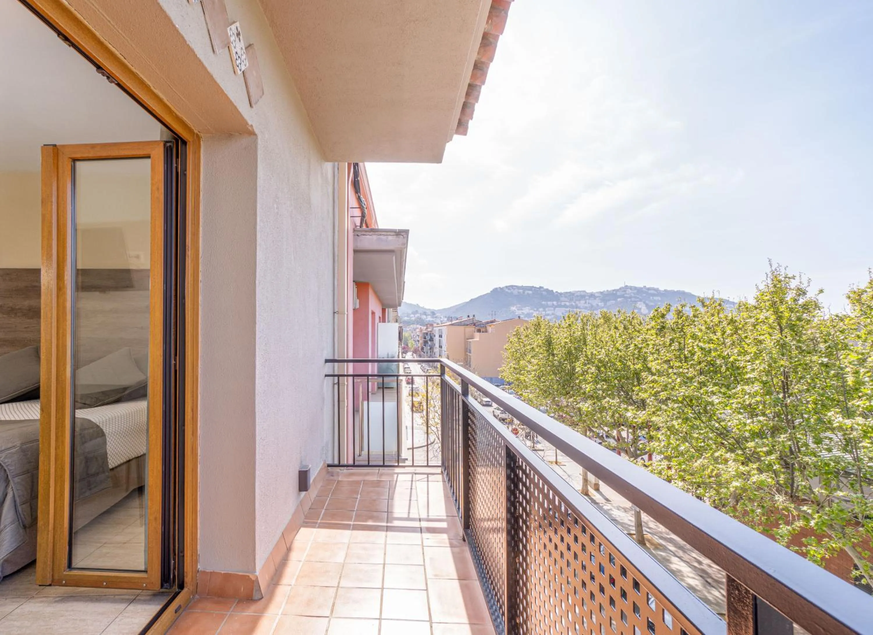 Balcony/Terrace, Bed in Hotel Montmar
