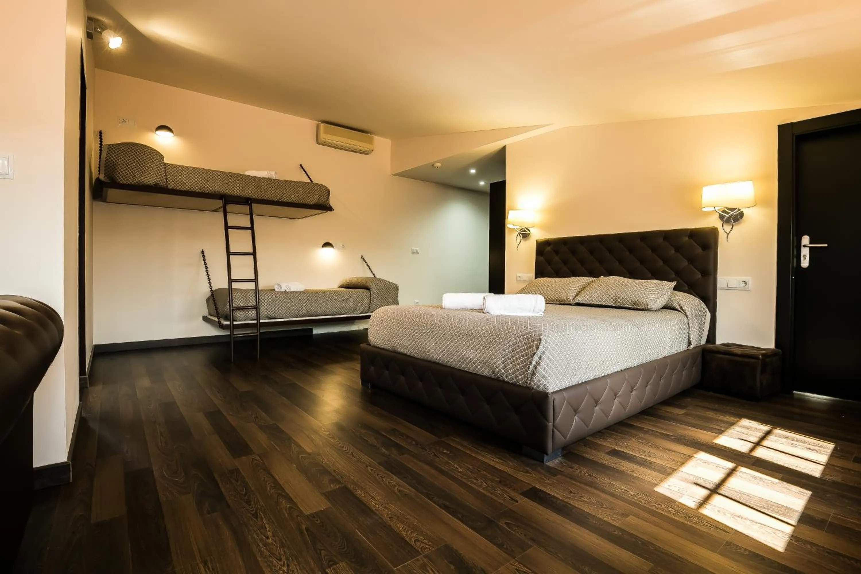 Photo of the whole room, Bed in Hotel Montmar